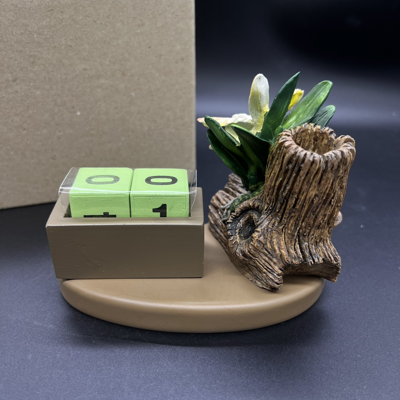 (ซื้อครบ 4,000 บาท รับของกำนัล) ที่เสียบปากกา ตั้งโต๊ะ แบบที่ 2