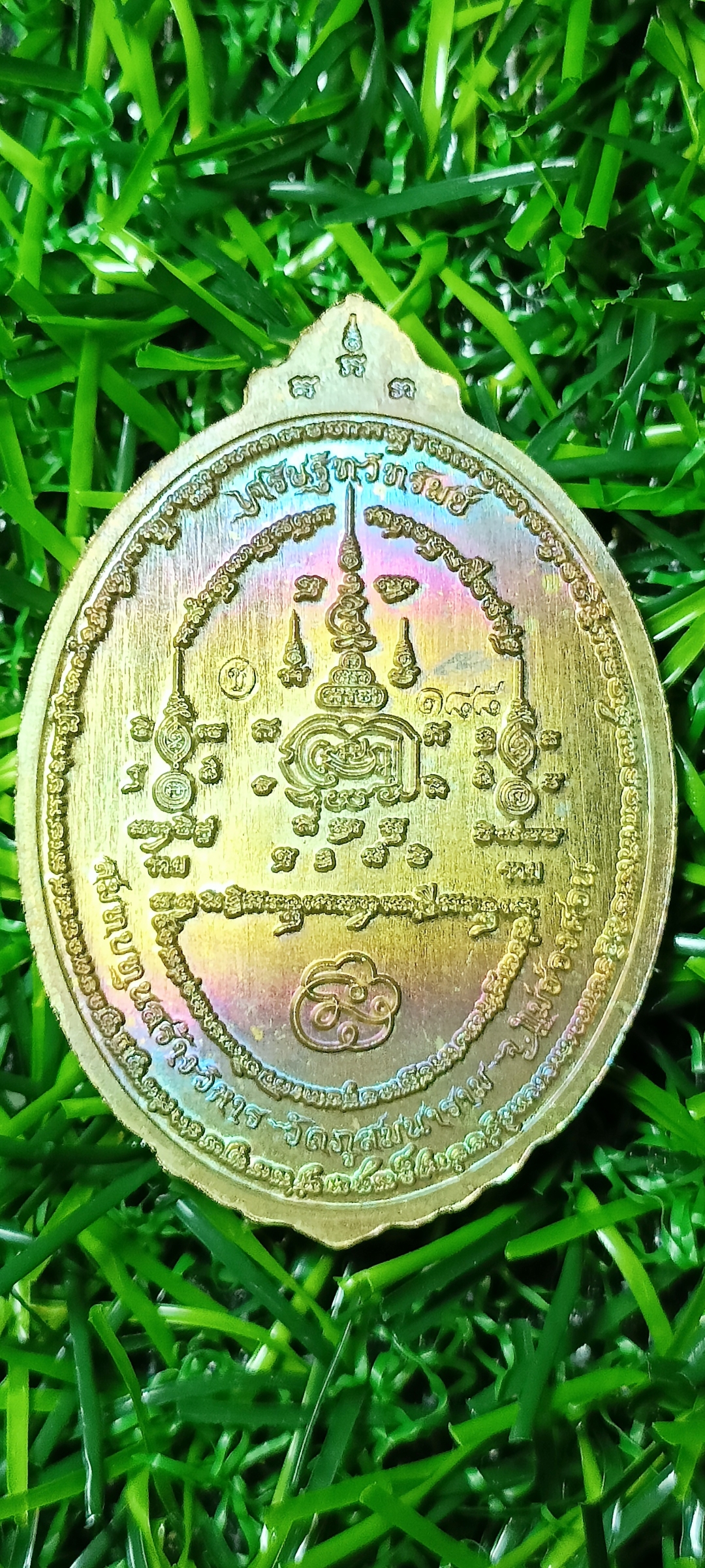 ท้าวเวสสุวรรณ รุ่นเศรษฐีทวีทรัพย์ (ซูตองเป้) หลวงพ่อช้าง วัดจุกเฌอ จ.ฉะเชิงเทรา ปี 2566 รายการที่ 92 เนื้อทองทิพย์ผิวรุ้งลงยาสีน้ำเงิน