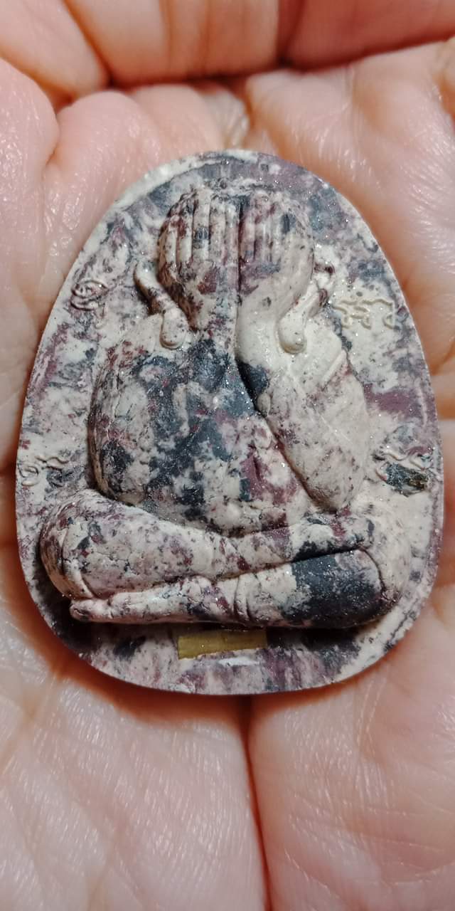 หลวงพ่อรักษ์ อนาลโย พระปิดตามหาลาภ(จัมโบ้) เนื้อก้นครก รุ่นสุวัฒนมงคล