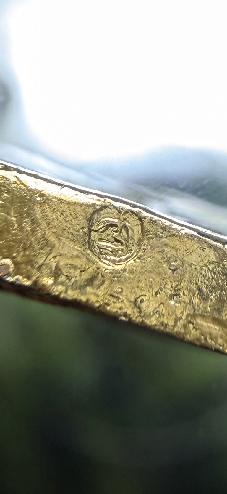 เหรียญ ร.5 ด้านหลังเป็นนารายณ์ทรงครุฑ วัดแหลมแค ปี 2536 ลงยาสีเหลือง