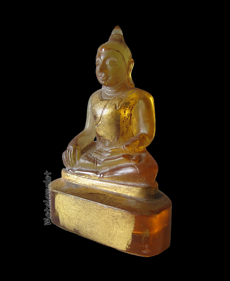 พระพุทธหินแก้วแกะสลัก