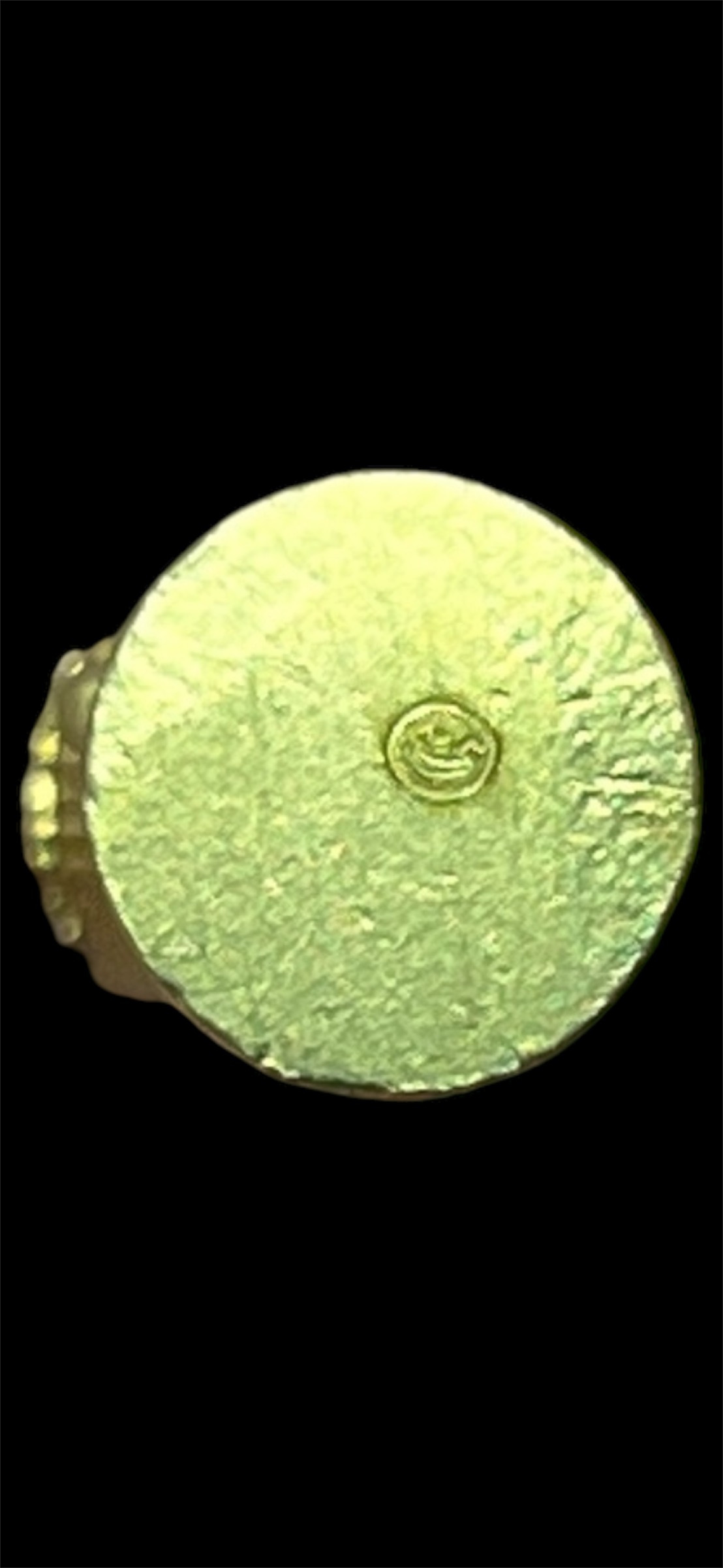 พญานกถึดทือ เจ้าทรัพย์รัตติกาล หลวงปู่แม้น สำนักสงฆ์เขาจันทร์ เพชรบูรณ์ ขนาดสูง 2.2 ซม กว้าง 1.1 ซม