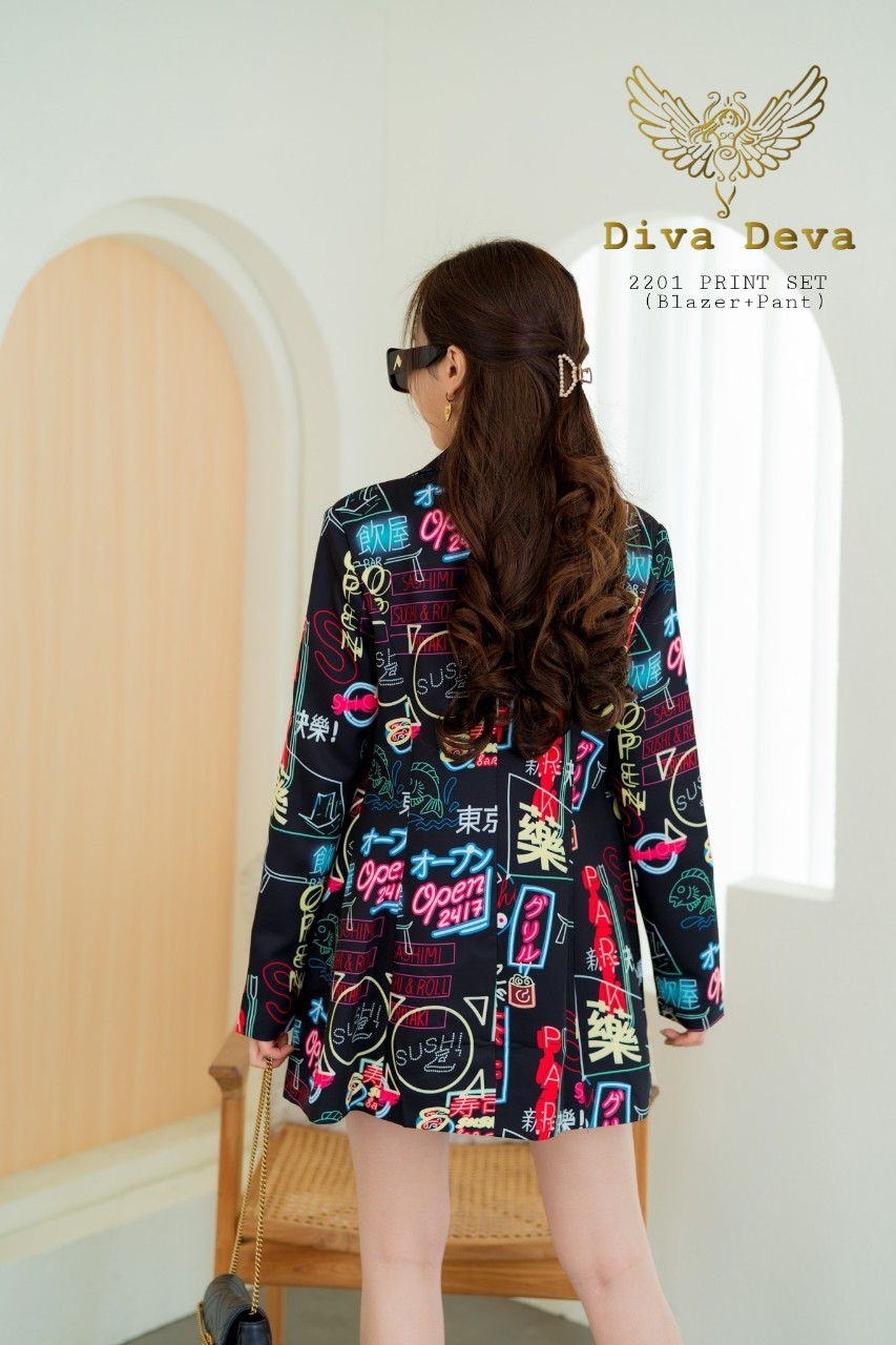 ชุดสูทผู้หญิงขาสั้น สีขาว/สีดำ No.2201
