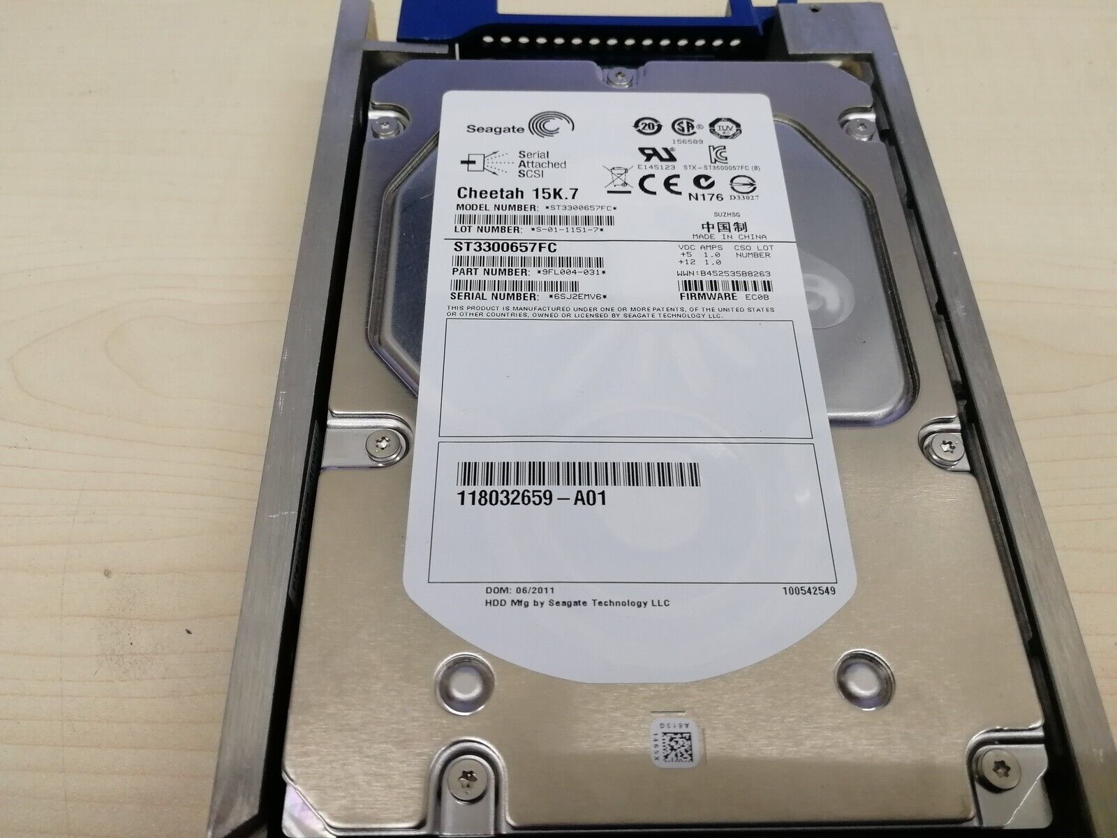 EMC 005048950 EMC 300GB 15K 4GB Fiber Channel Hard Disk Drive w/ Tray // ST3300657FC / 118032659-A01 (Used) // สินค้ารับประกัน โดย บริษัท อะไหล่เซิร์ฟเวอร์ จำกัด