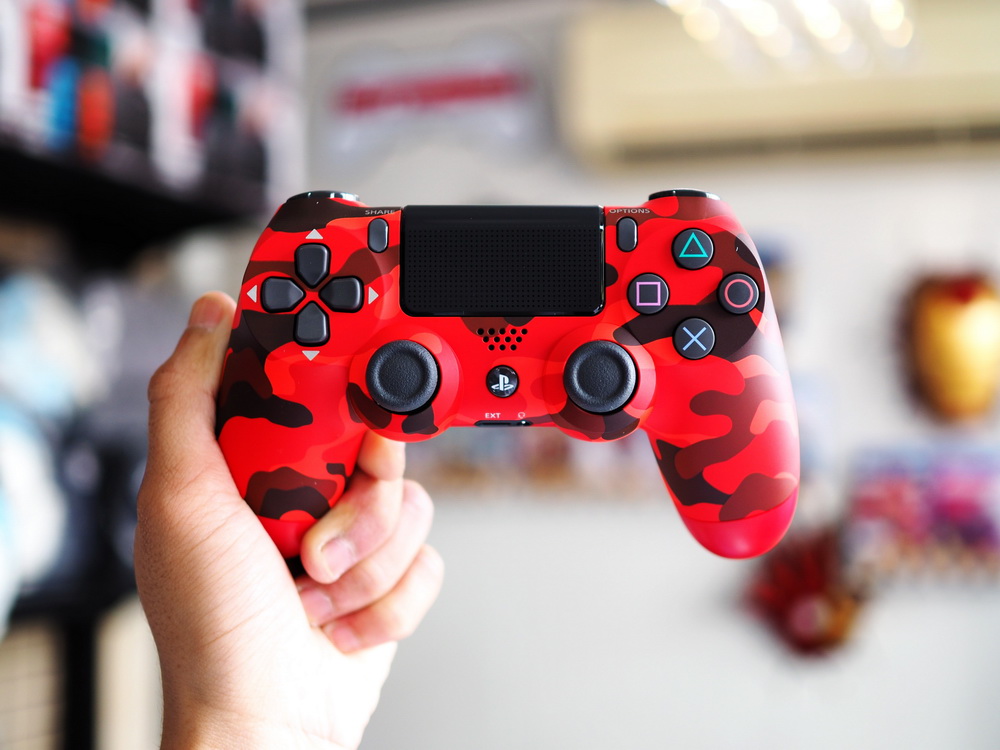 PS4 : DualShock 4 Red Camouflage