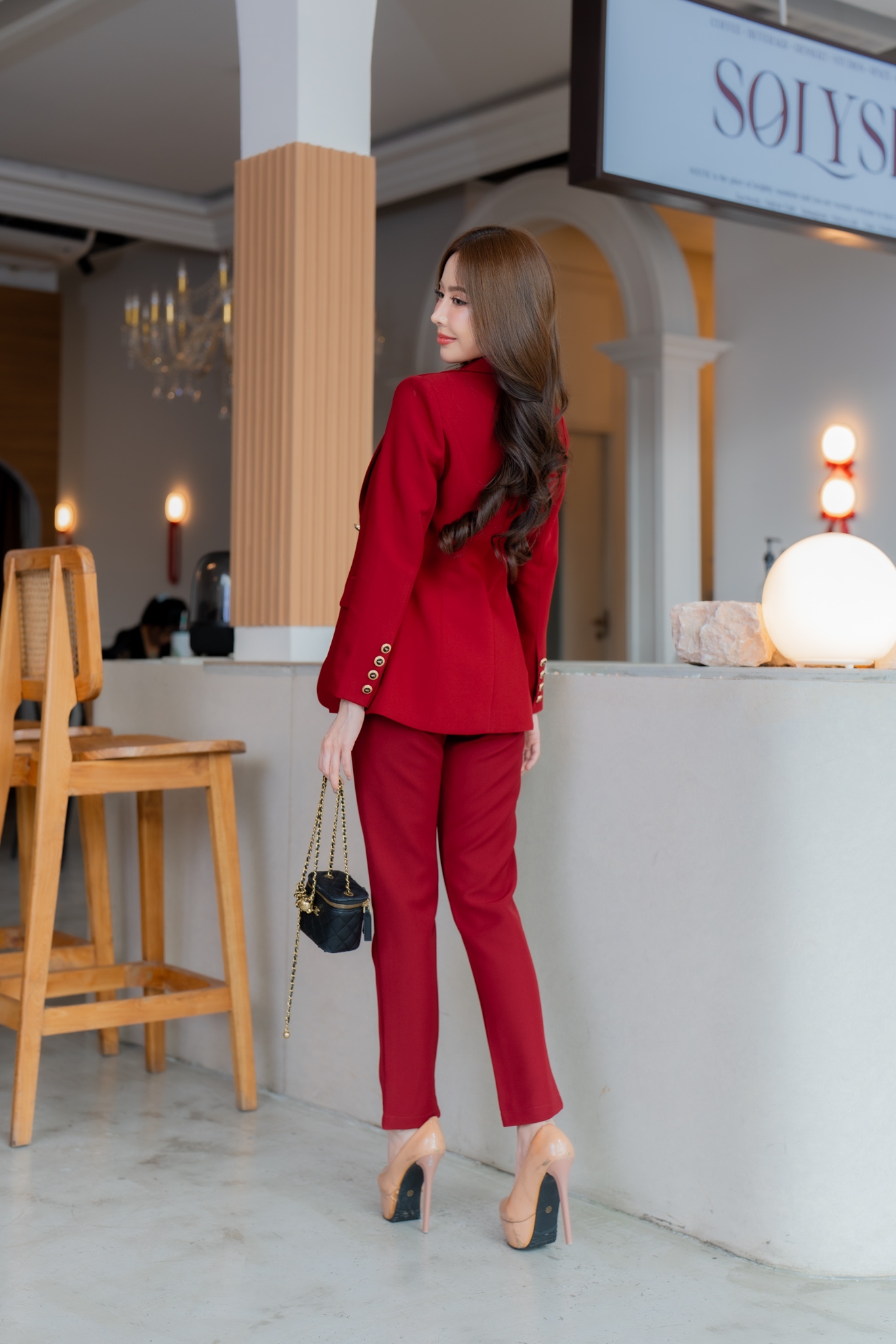 เสื้อสูทผู้หญิงเข้ารูป No.2402 ใส่คู่กางเกงกระบอกเล็ก No.2426-2 (S-6XL)