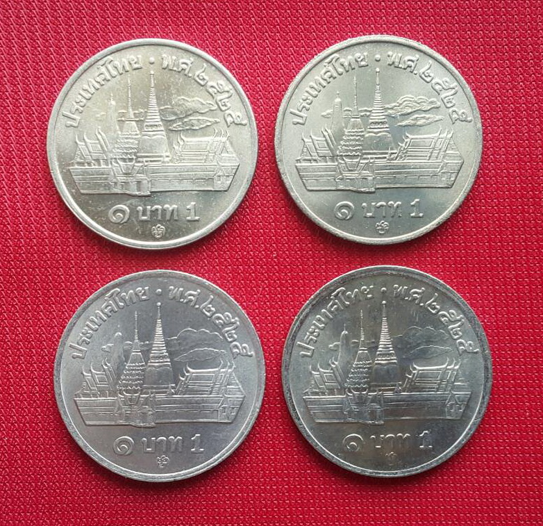เหรียญ1บาท วัดพระแก้ว พ.ศ.2525 UNC ครบโค้ด 25,26,27,28 หายาก
