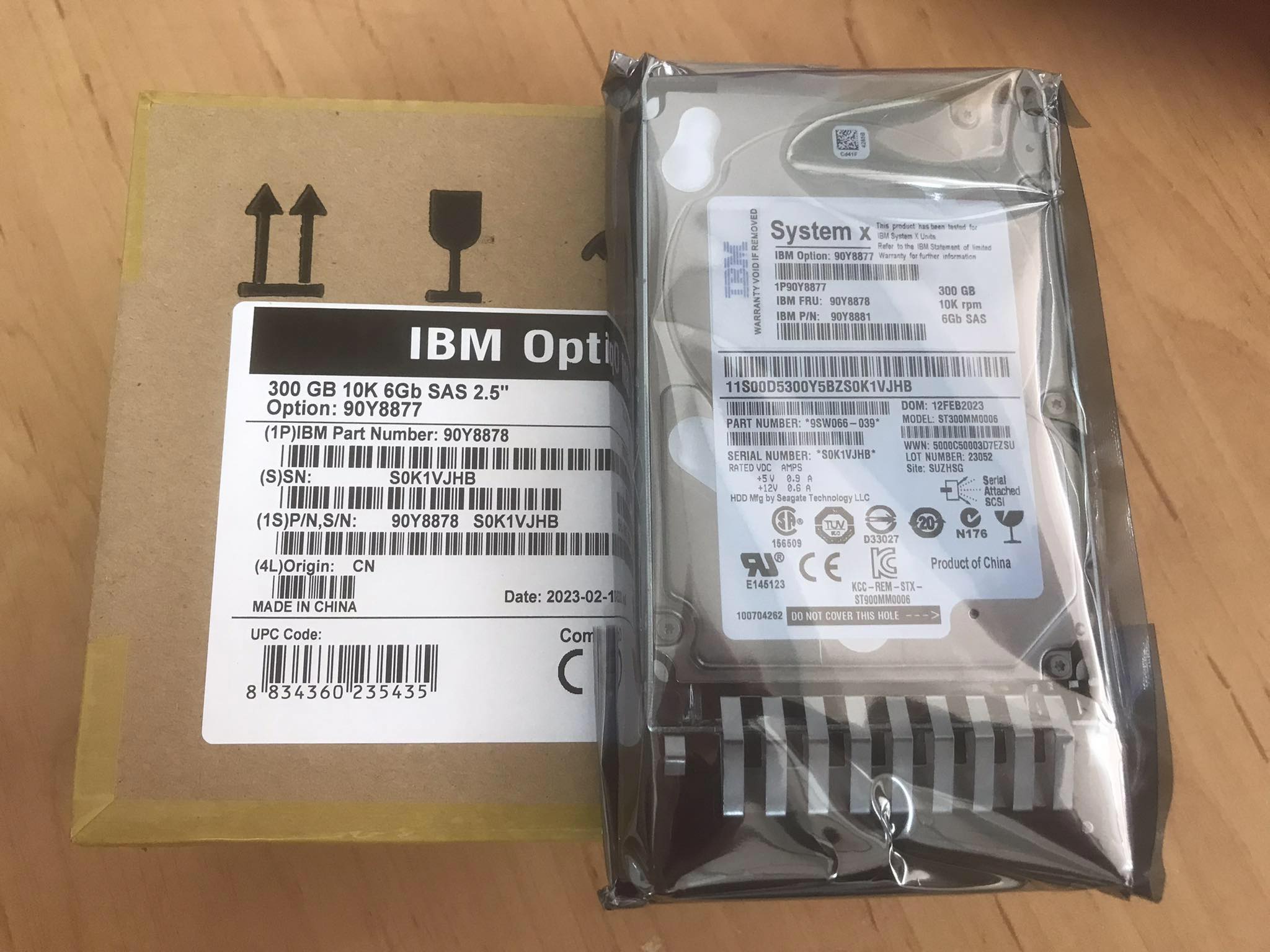 ( New In Box ) IBM 300GB 10K SAS 6G 2.5" IBM Hard disk Server // 90Y8878, 90Y8877, 90Y8881, ST300MM0006, 9SW066-039 // สินค้ารับประกัน โดย บริษัท อะไหล่เซิร์ฟเวอร์ จำกัด