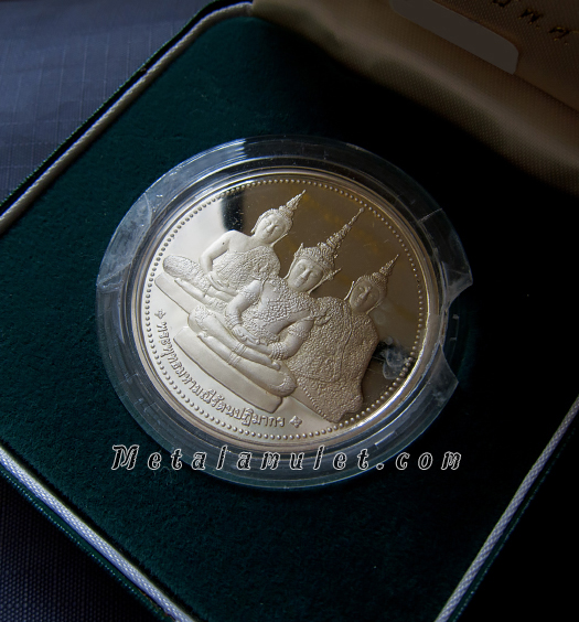 เหรียญพระแก้ว 3 ฤดู เนื้อเงิน 4ซม.