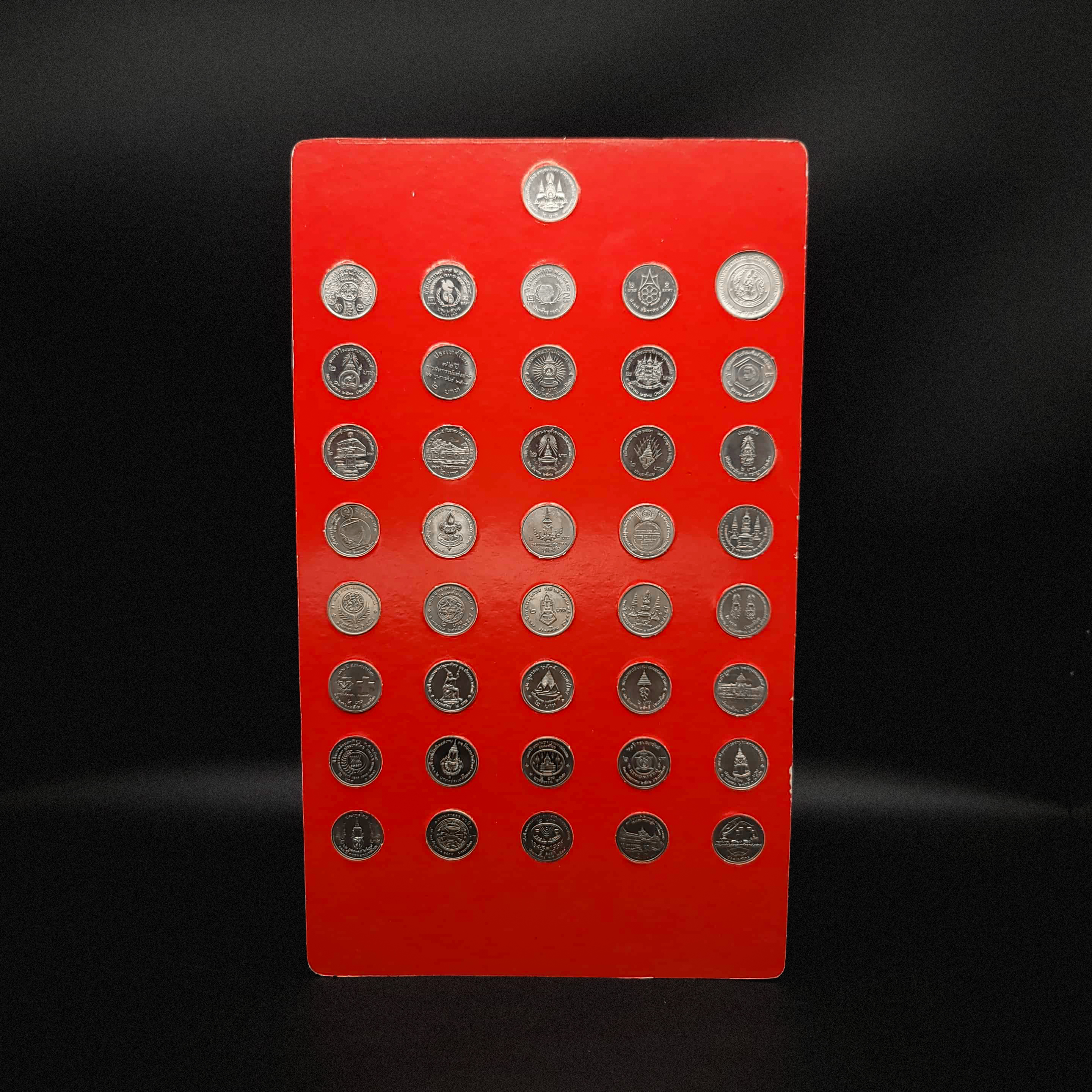แผงเหรียญ 2 บาท รวม 41 เหรียญ UNC(ครบชุด) พร้อมคำอธิบาย (สีแดง)