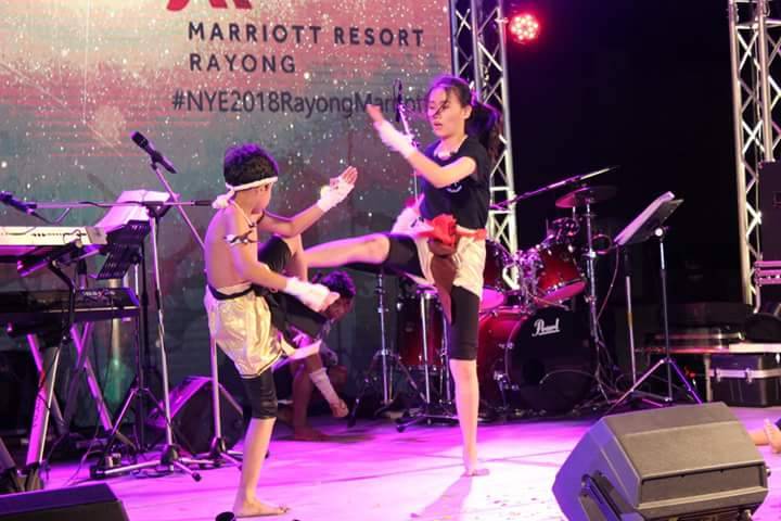 รำไทยไทย Thai Dance