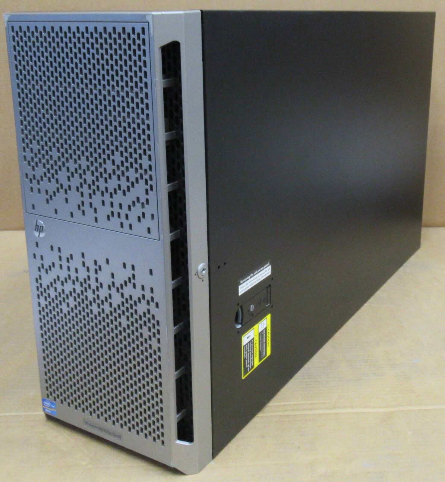 HP ProLiant ML350p Gen8 CPU E5-2658 2.10GHZ x2 / RAM 32GB PC3L-10600R / HDD 300GB 10K 3G SAS 2.5" / POWER 460W x2 / CARD Smart Array P420i/512MB