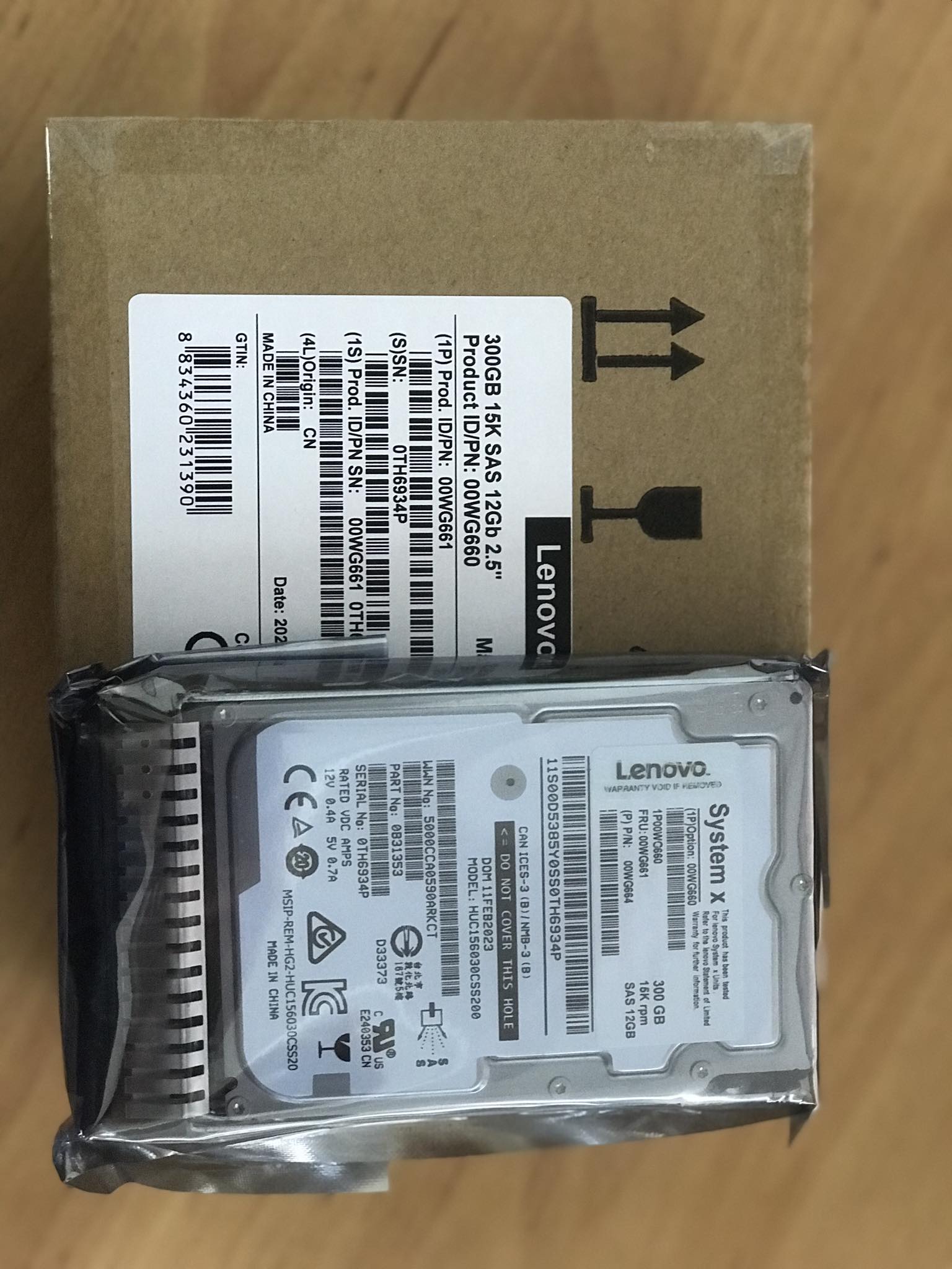 (New In Box) Lenovo 300GB 15K 12G SAS 2.5 inch G3HS Hard Disk Drive // 00WG661, 00WG660, 00WG664, HUC156030CSS200 // สินค้ารับประกัน โดย บริษัท อะไหล่เซิร์ฟเวอร์ จำกัด