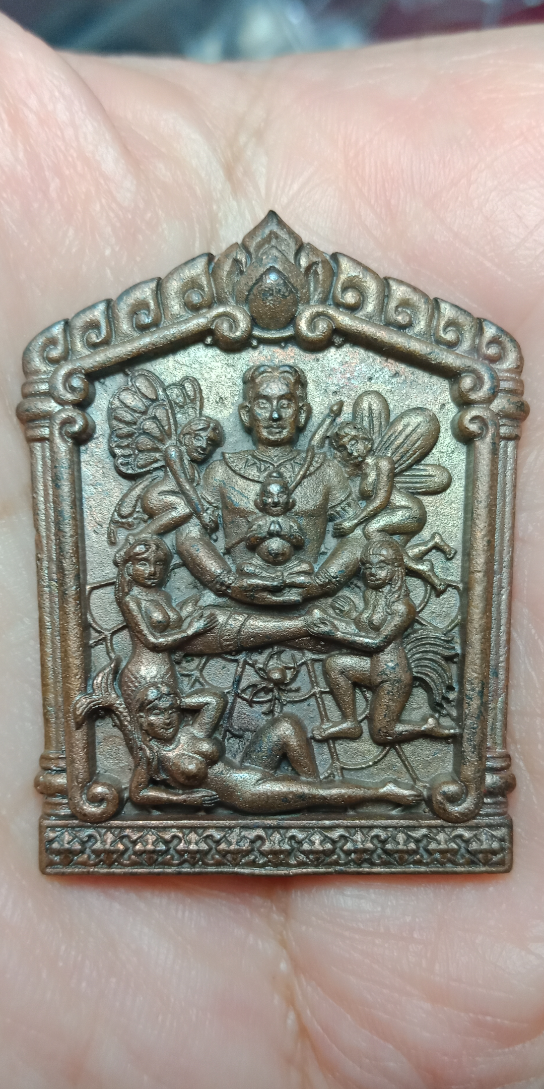 ขุนแผนนางล้อม หลังนางตะเคียนโบกทรัพย์ กว้าง 3.2ซม. x สูง 4.2ซม.