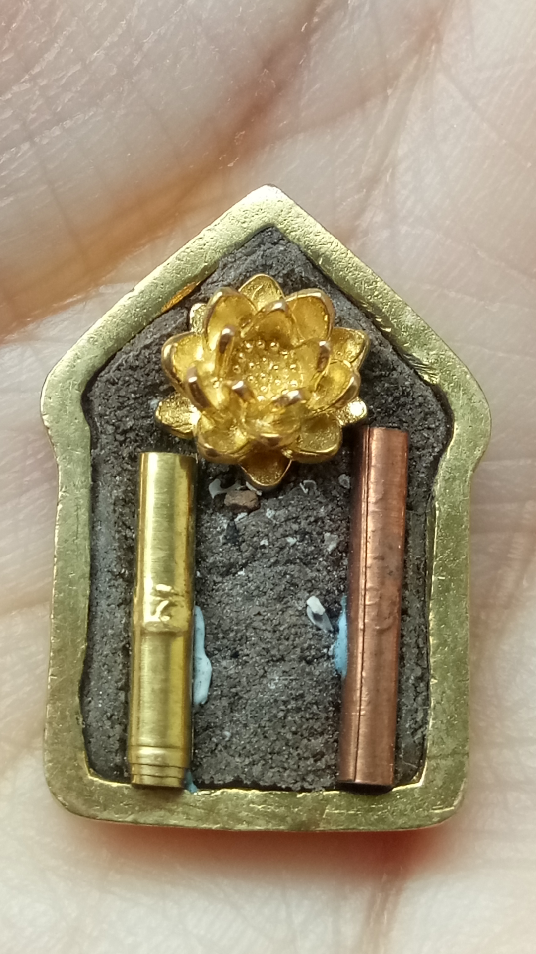 ขุนแผนพรายแม่บัวทอง(พิมพ์เล็ก) เนื้อทองทิพย์ หลวงปู่ครูบานะ สำนักสงฆ์ดอยอีฮุ้ย อ.แม่ทา จ.ลำพูน ปี 2559 สร้าง 499 องค์