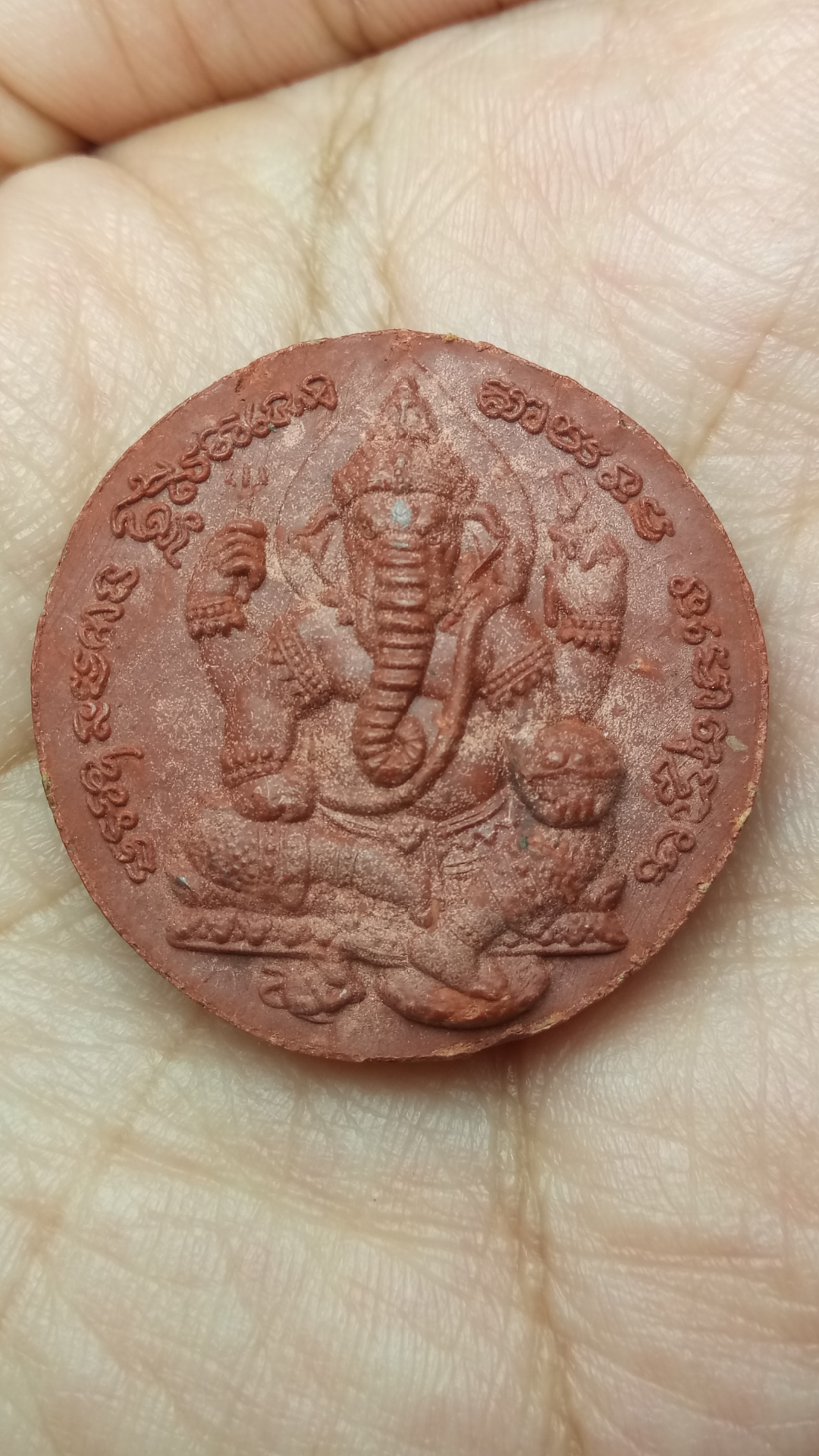 พระผงหลวงพ่อเพี้ยน วัดเกริ่นกฐินหลังพระพิฆเณศร์ รุ่นเพี้ยน มั่งมี ปี2550