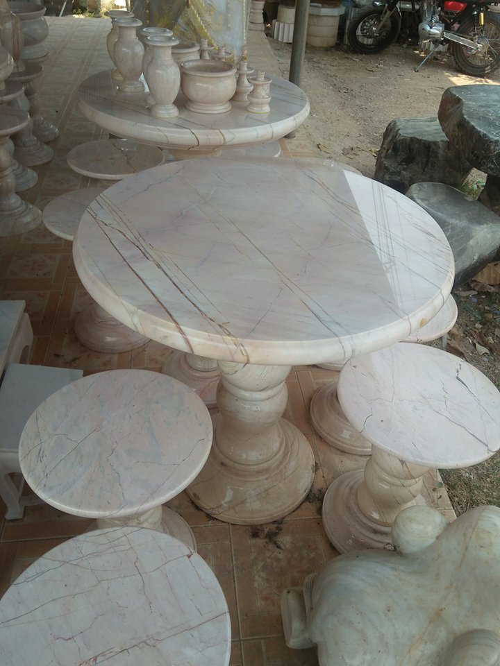 โต๊ะหินอ่อนสีชมพู ขนาด90เซนติเมตรเก้าอี้4ตัว