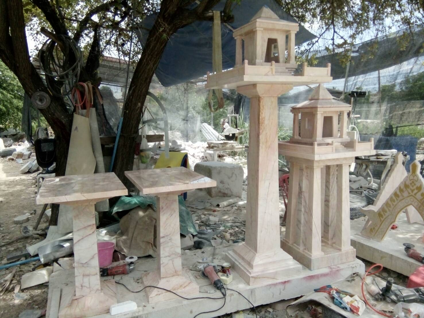 ศาลพระภูมิหินอ่อนโมเดิร์น