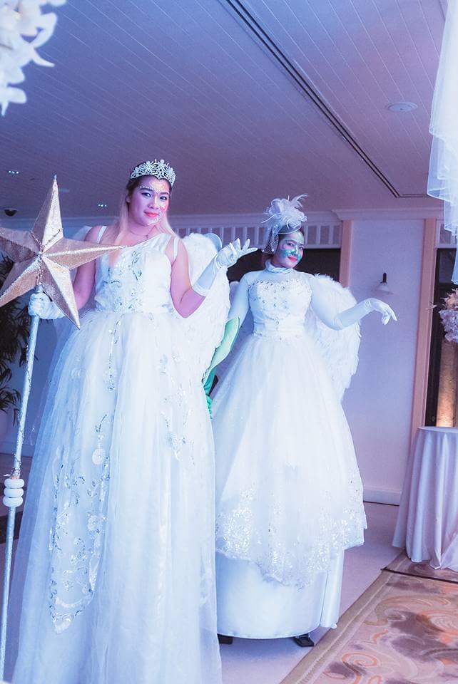 ตัวตลกขายาว Clown Stilt Walkers