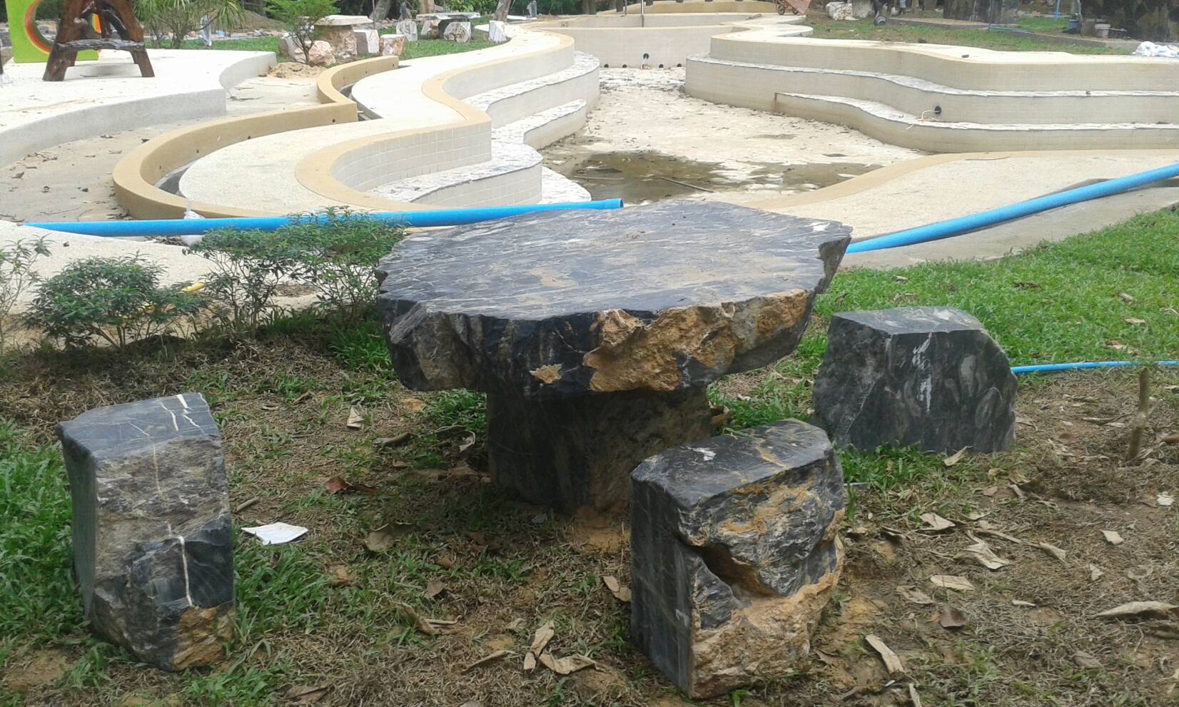 โต๊ะหินธรรมชาติสีดำ