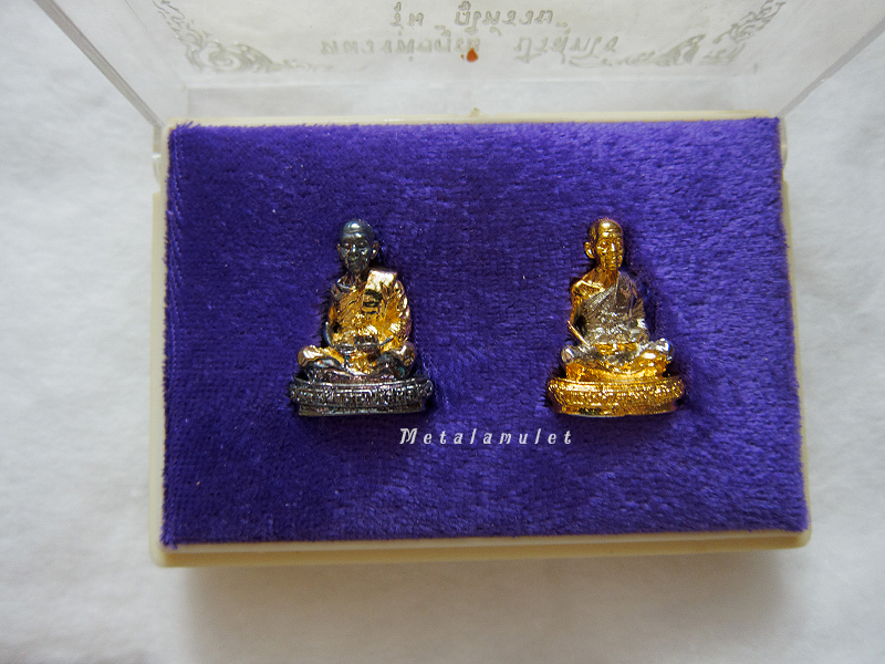 รูปหล่อหลวงพ่อคูณ รุ่นกูให้รวย คู่เงิน-คู่ทอง ปี 36