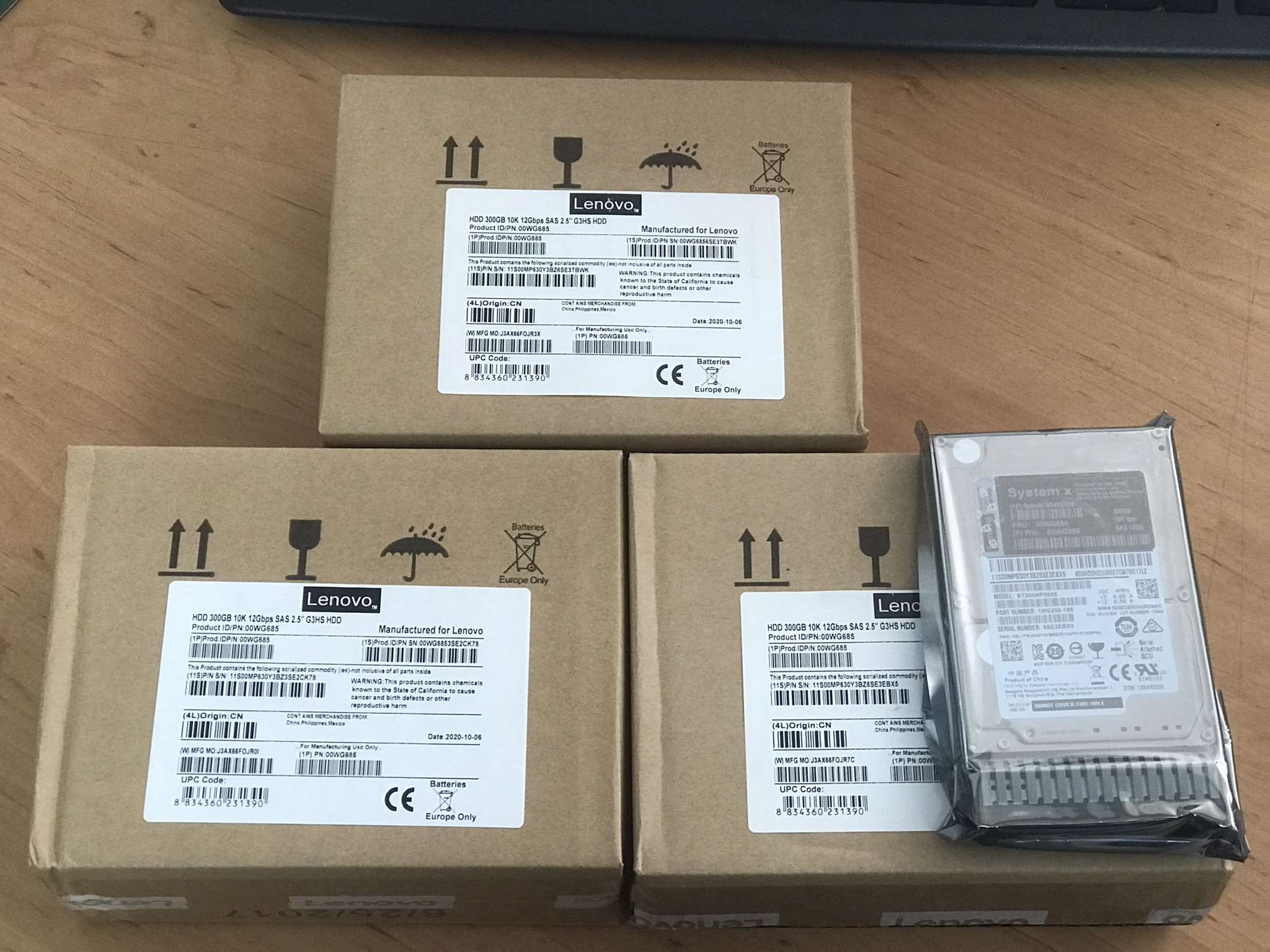(New in Box) Lenovo 300GB 10K SAS 12Gbps 2.5" System x5 64Mb HDD SFF // 00WG686, 00WG689, 00WG685, ST300MP0005, 1MG200-155 // สินค้ารับประกัน โดย บริษัท อะไหล่เซิร์ฟเวอร์ จำกัด