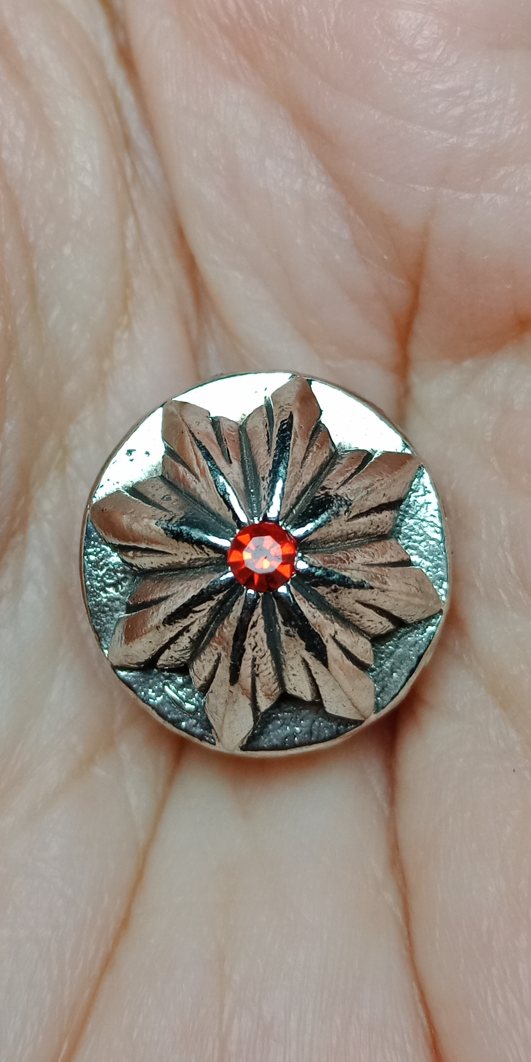 ลูกอมดาวเศรษฐี รุ่นอมตะวาจา หลวงปู่สอ วัดโพธิ์ศรี 2561 เนื้อทองขาวขัดเงา