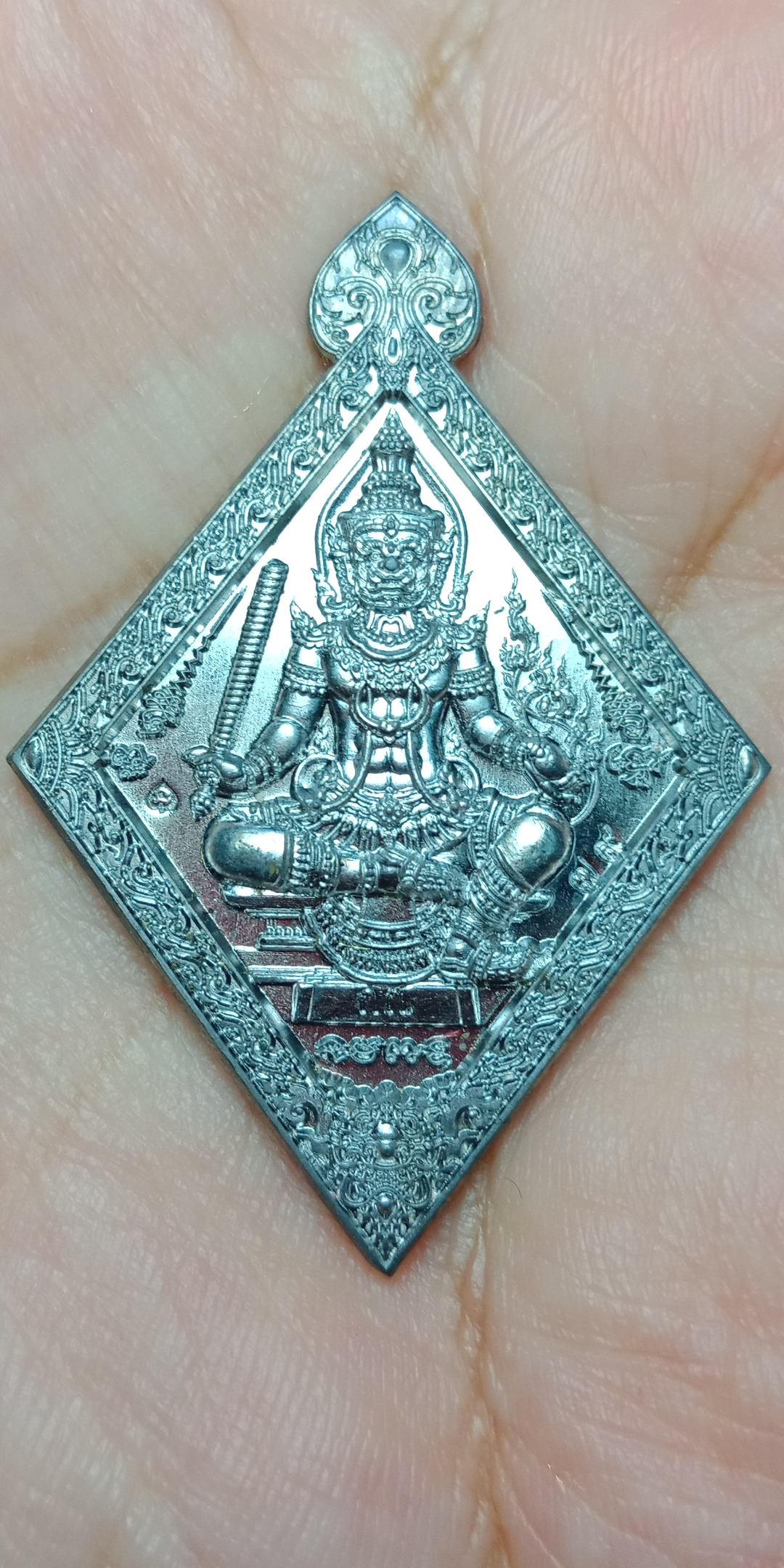 เหรียญท้าวเวสสุวรรณ รุ่น มหาบารมีหนุนดวงโคตรเศรษฐี วัดพระธาตุปูแช่ หลวงปู่จันทร์ วัดน้ำแป้ง ร่วมปลุกเสก