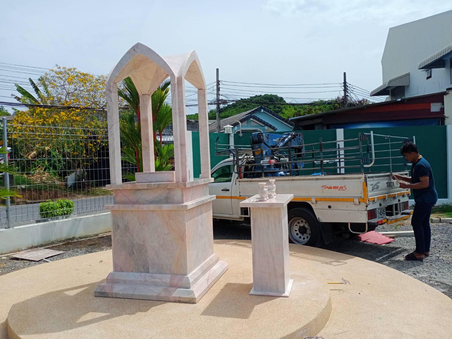 ศาลพระพรมโมเดิร์นหินอ่อน