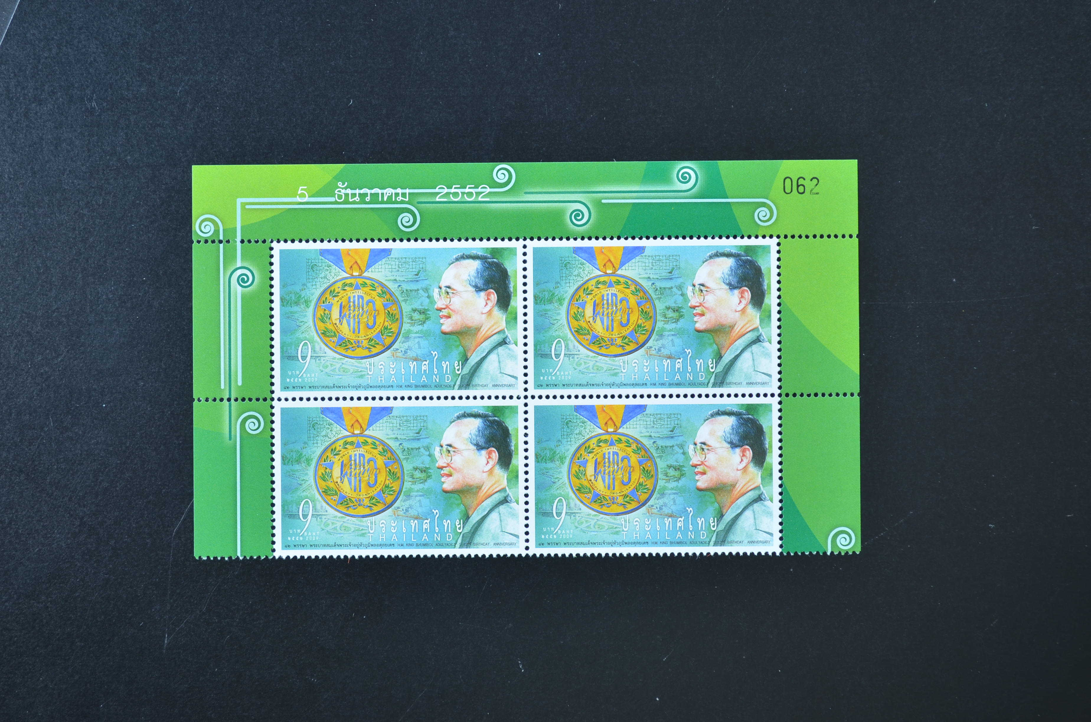 บล็อค 4 (มุมวันที่) วันเฉลิมพระชนมพรรษา พระบาทสมเด็จพระเจ้าอยู่หัว 2552