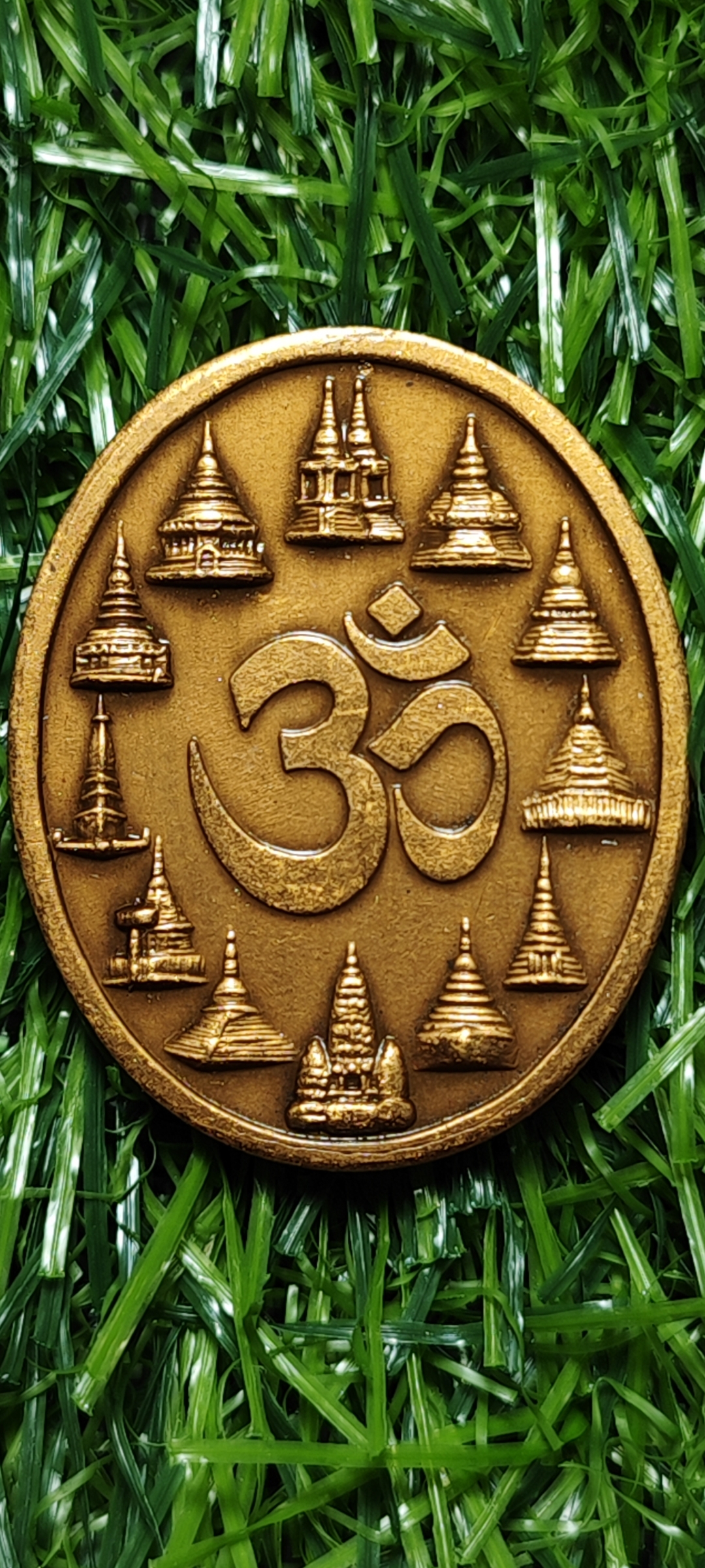 เหรียญ " มหาเทพพระพิฆเนศวร์ " หลังพระธาตุประจำปีเกิด ( 12 พระธาตุ ) วัดดอนจั่น จ.เชียงใหม่ เนื้อบรอนซ์ ( ทองแดงนอก ) ปี 2550 ขนาด 2.5 x 3 ซ.ม.