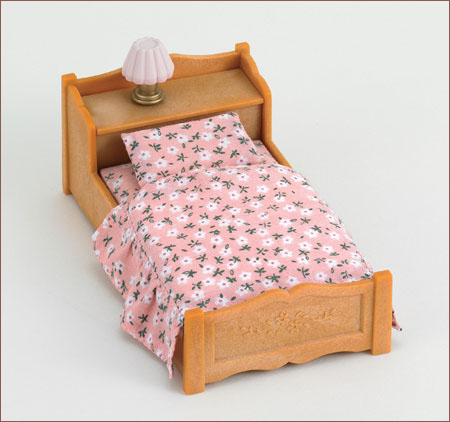 ซิลวาเนียน เตียงเดี่ยวพร้อมโคมไฟ (JP) Sylvanian Families Sleepy Bed