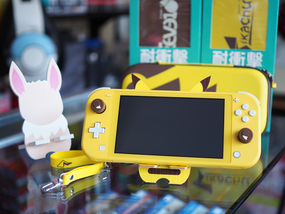 Nintendo Switch Lite Case Hard Pouch Pikachu + ขาตั้ง