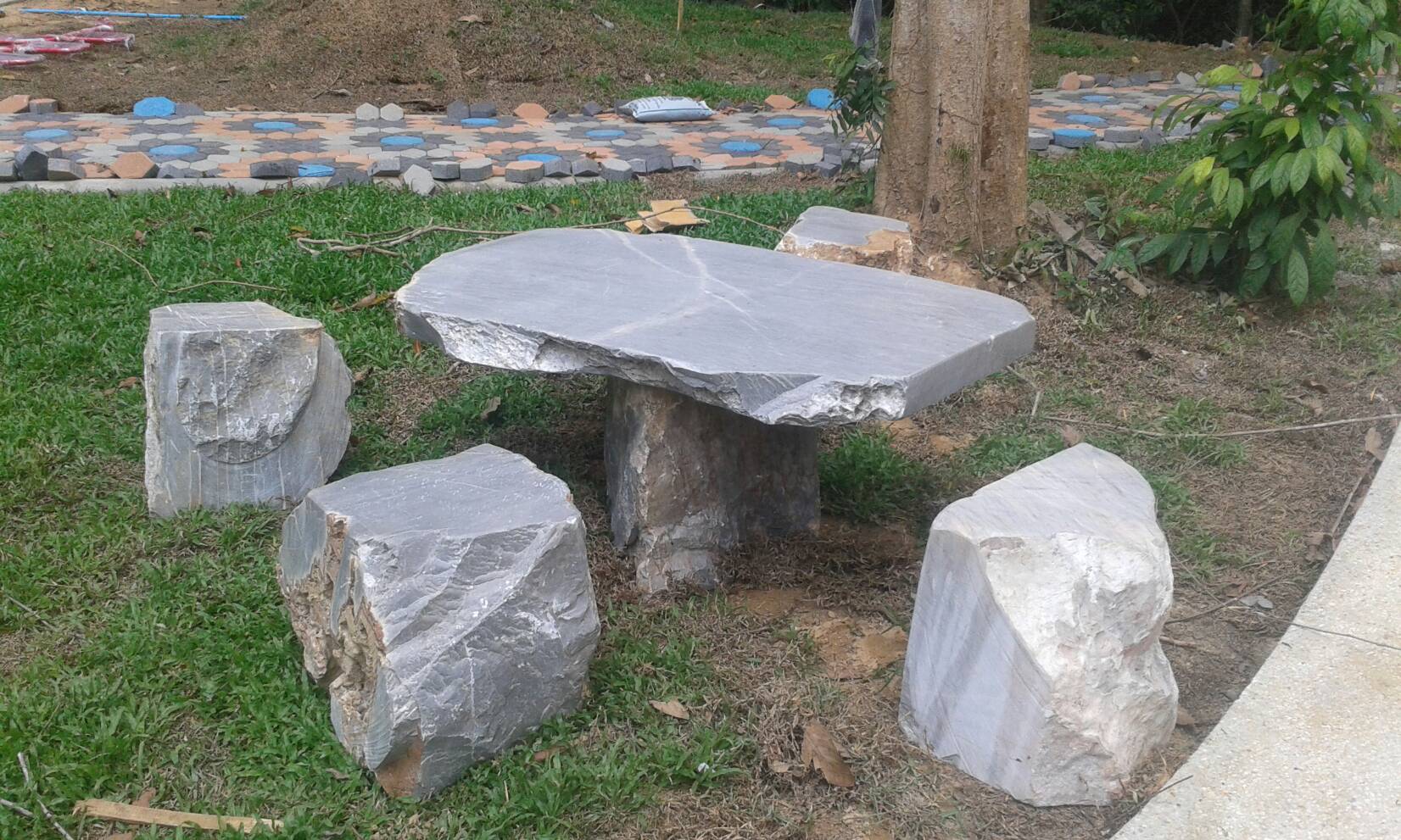 โต๊ะสนามหินอ่อนสีเทา