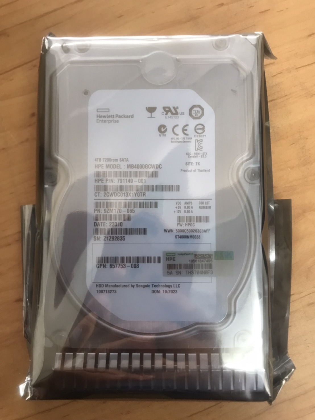 HP 4TB 7.2K SATA 6G 3.5" SC Hard Drive // 793665-B21 / HDD 791149-001 / GPN 657753-008 / ST4000NM0033 / 9ZM170-065 / Tray 793761-001 (New In Box) // สินค้ารับประกัน โดย บริษัท อะไหล่เซิร์ฟเวอร์ จำกัด