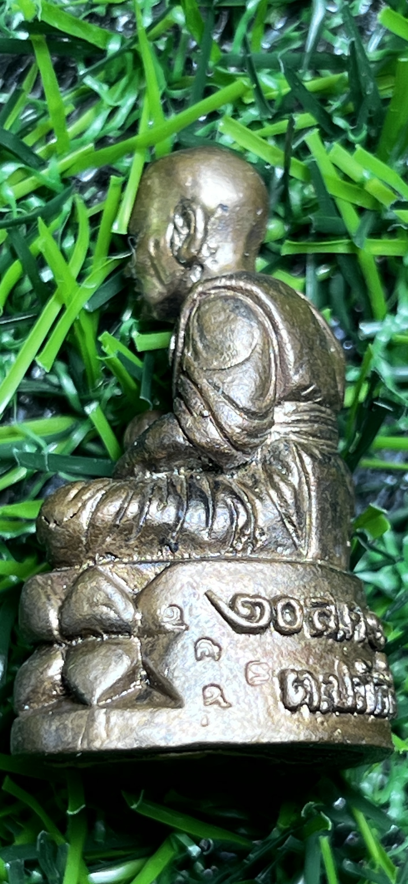 รูปหล่อลอยองค์ หลวงปู่ทวด เนื้อชนวนก้นอุดผงแร่และแผ่นทอง พระอาจารย์ต้อม วัดท่าสะแบง จ.ร้อยเอ็ด ปี 2556