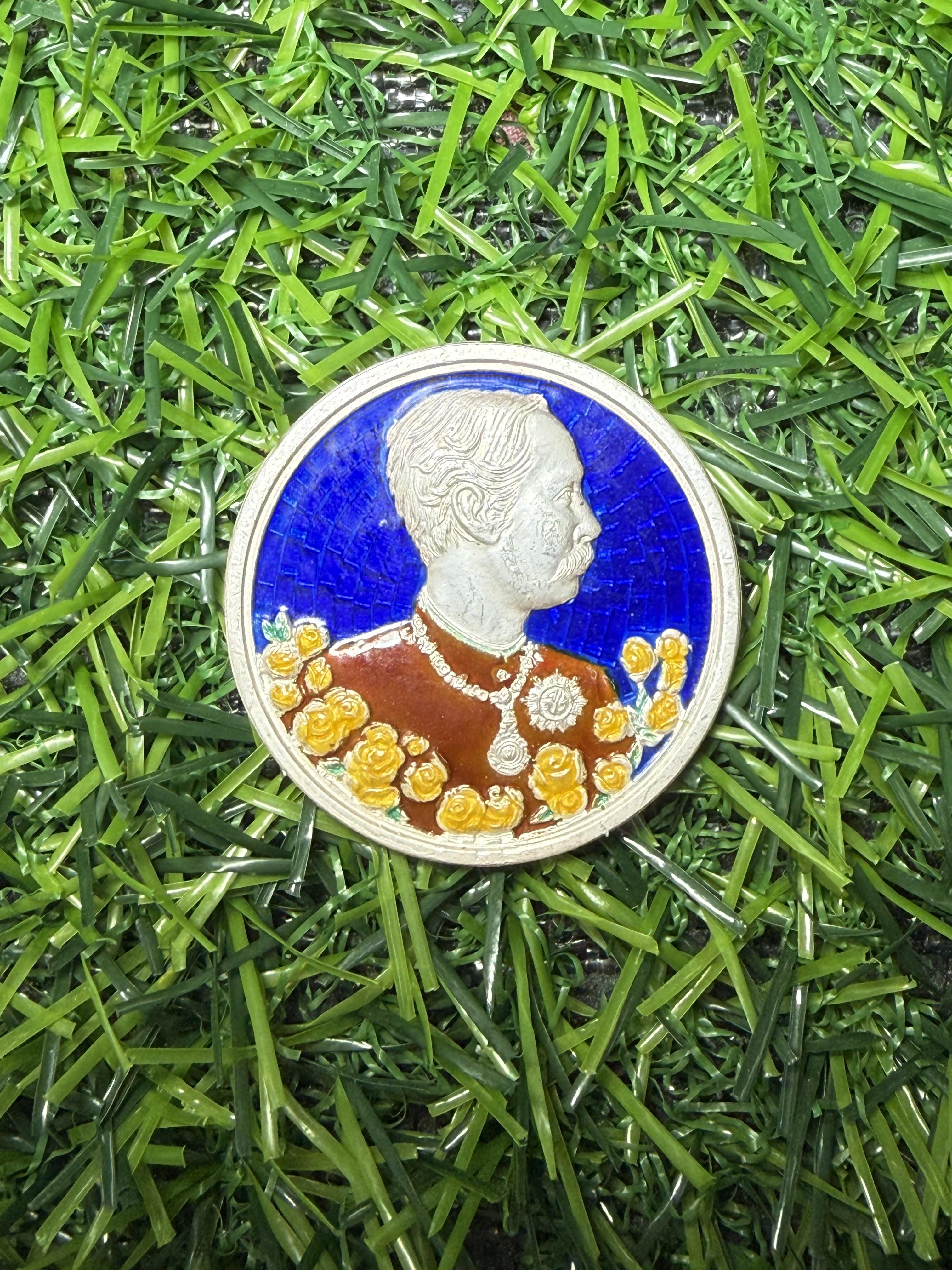 เหรียญ รัชกาลที่ 5 ด้านหลังเป็นนารายณ์ทรงครุฑ วัดแหลมแค ปี 2536 พิมพ์ใหญ่ เนื้อเงินลงยาฟ้า