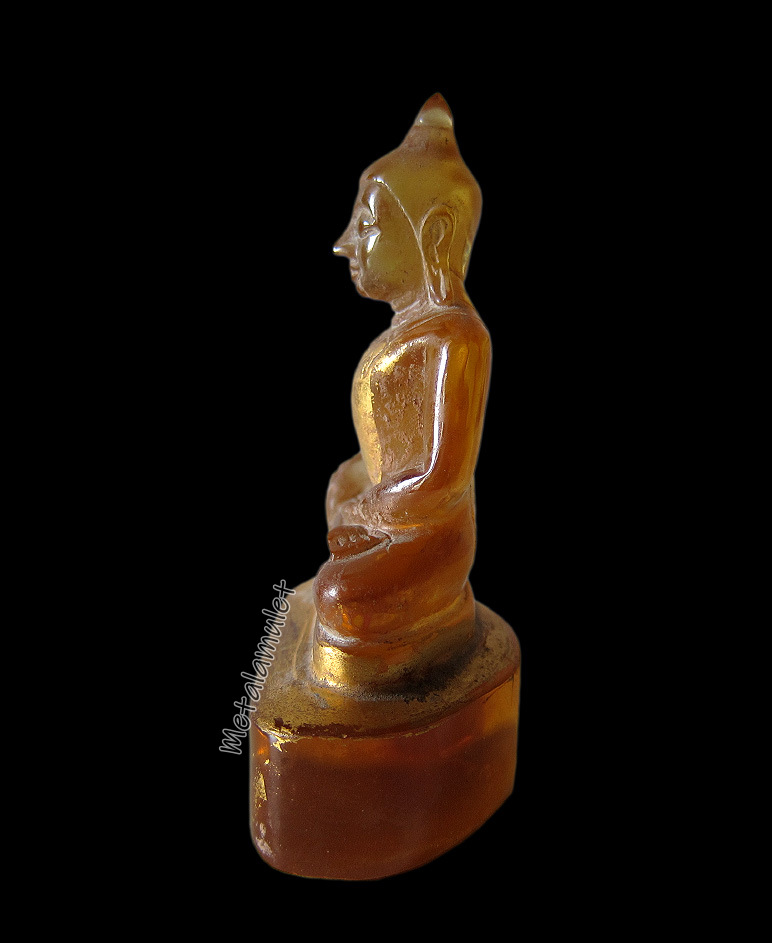 พระพุทธหินแก้วแกะสลัก