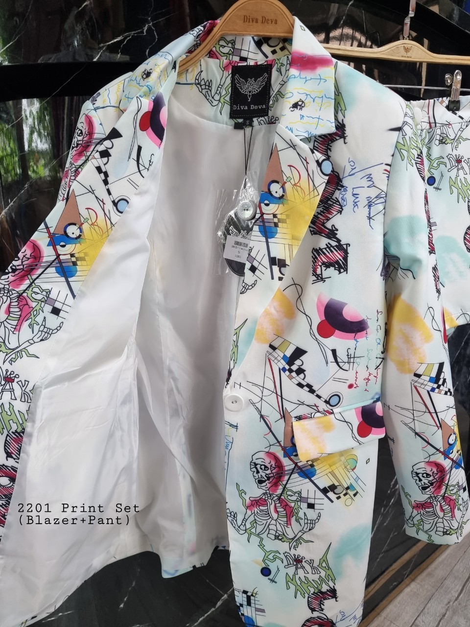 ชุดสูทผู้หญิงขาสั้น สีขาว/สีดำ No.2201