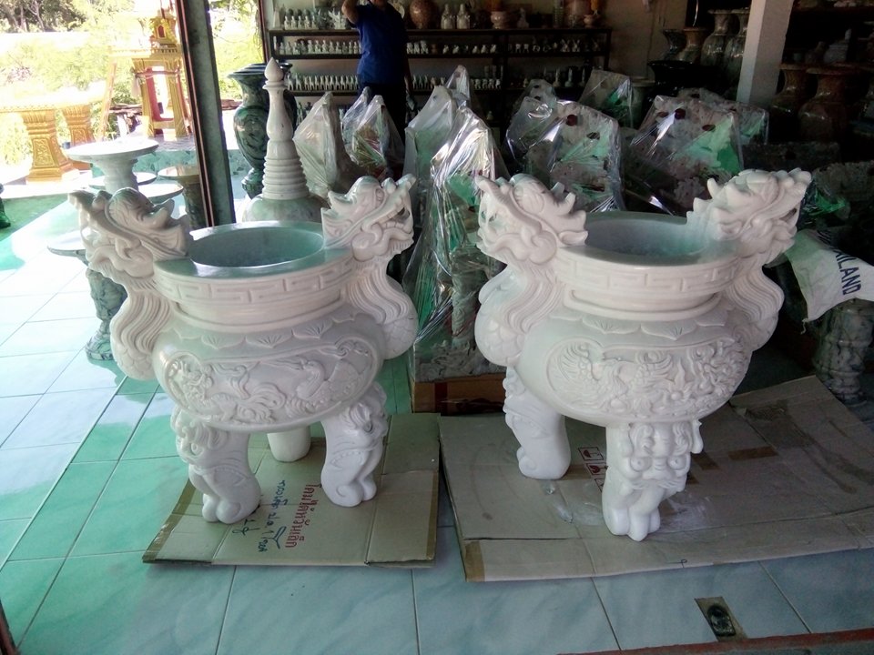 กระถางธูปหินอ่อนสามขา