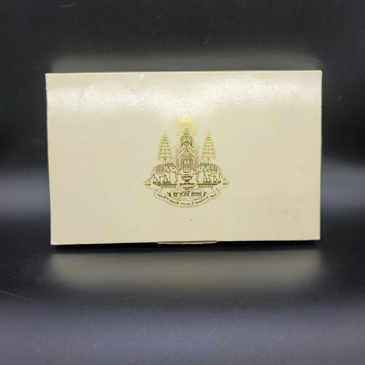 ธนบัตร 500บาท ฉลองสิริราชสมบัติครบ 50 ปี พร้อมปกผ้าไหม สีเขียวใบตอง (มีกล่อง+มีคู่มือ) เลข 50Gฉ 95865