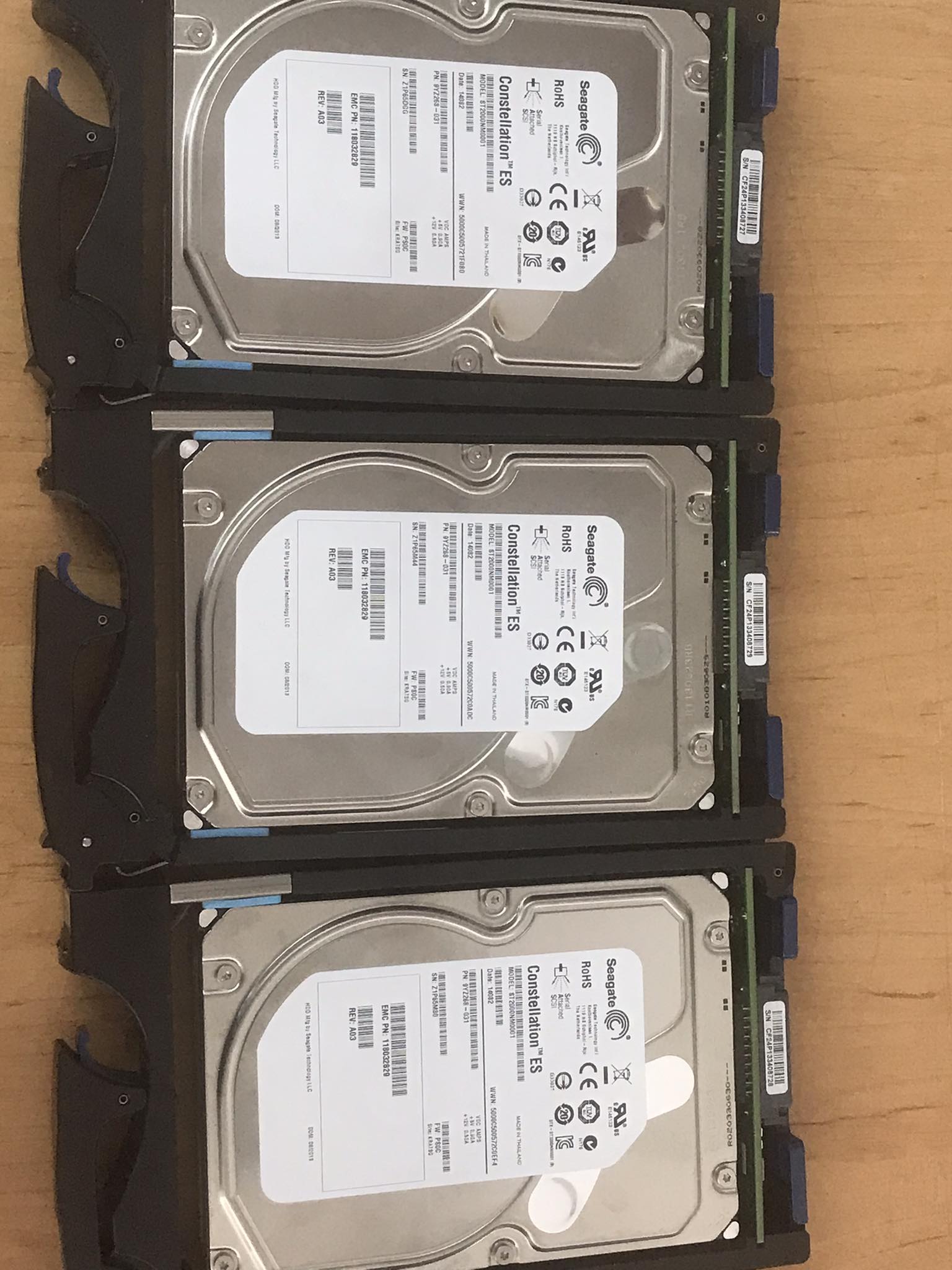 EMC 2TB 7.2K 6G 3.5 LFF SAS Hard Disk EMC 118032829 / ST2000NM0001 / Tray 005049497 / P/N 9YZ268-031 (Used) // สินค้ารับประกัน โดย บริษัท อะไหล่เซิีร์ฟเวอร์ จำกัด