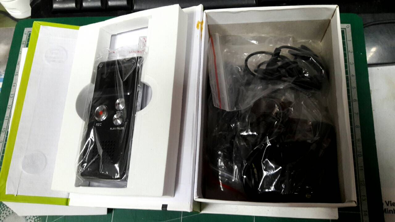 เครื่องอัดเสียง บันทึกคำพูดนาน 20 ซม เครื่อง 8GB. เล่น MP3 ได้ยาวนาน