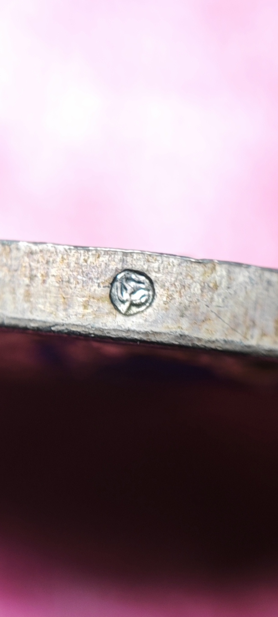 เหรียญ รัชกาลที่ 5 ด้านหลังเป็นนารายณ์ทรงครุฑ วัดแหลมแค ปี 2536 พิมพ์ใหญ่ เนื้อเงินลงยา