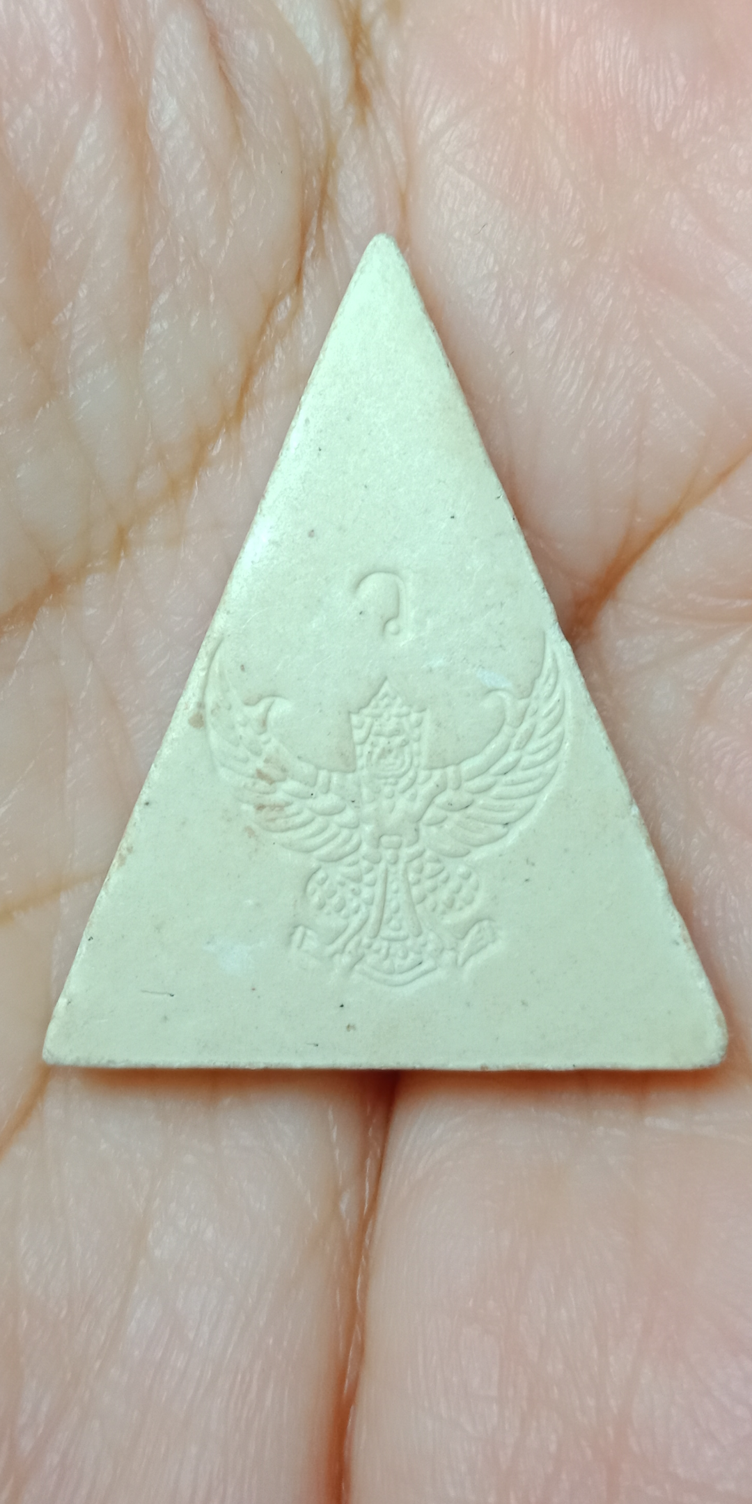 พระผงพุทโธสาริกา หลังพญาครุฑ หลวงพ่อวราห์ วัดโพธิทอง เนื้อผงผสมเกศา