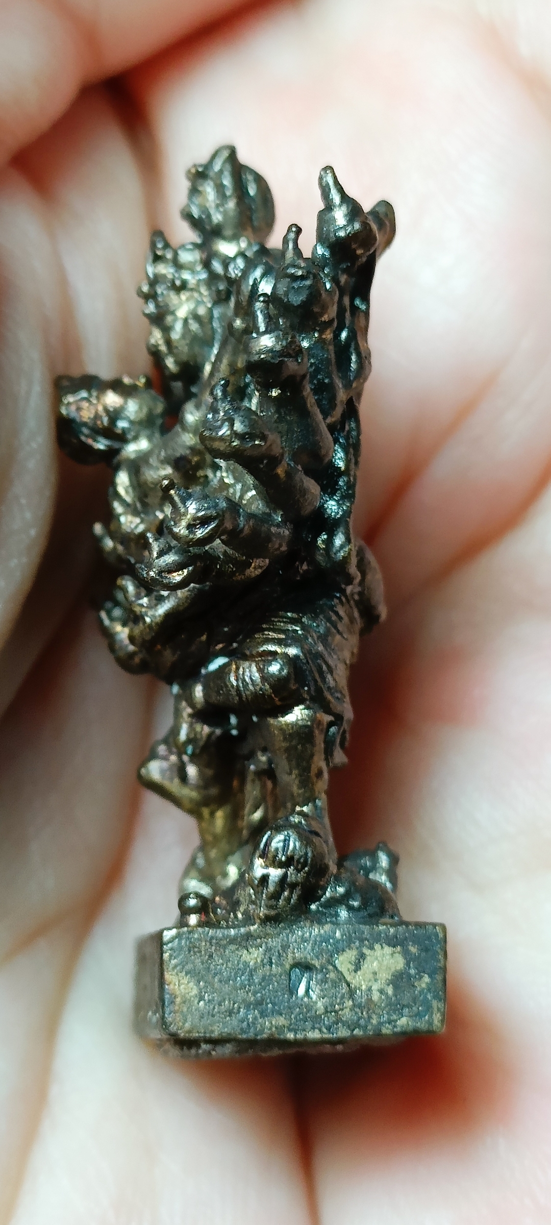 มหากาฬภาคเสพ เนื้อชนวนศักสิทธิ์อุดผงพราย พระอาจารย์ต้อม ปภัส สโร จ.ร้อยเอ็ด สูง 3.5 ซม. กว้าง 2.6 ซม.