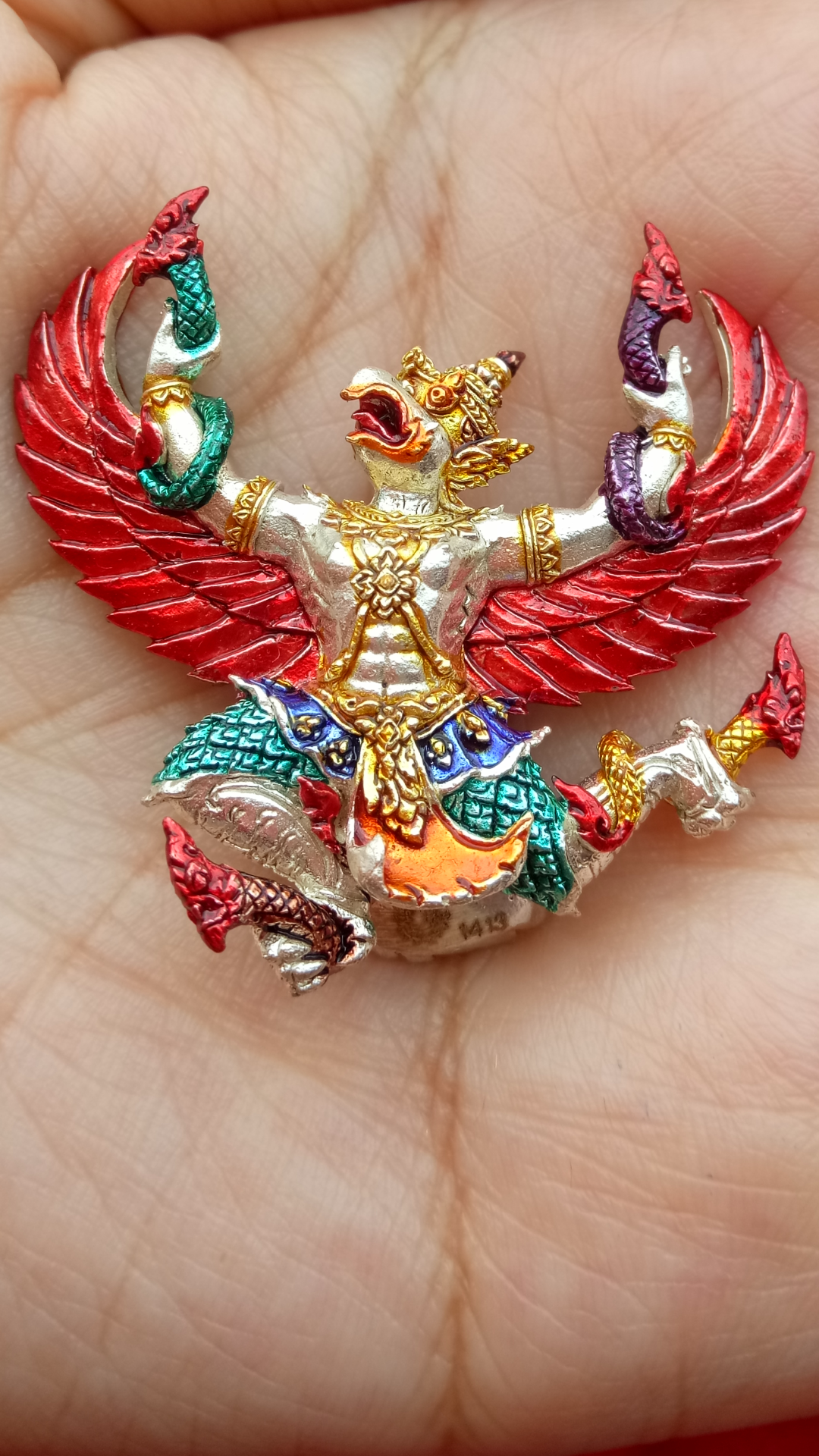 พญาครุฑ รุ่นรวยล้นฟ้า พระมหาสุรศักดิ์ วัดประดู่พระอารามหลวง จ.สมุทรสงคราม. เนื้อสัมฤทธิ์เงินลงยา ปี 2560