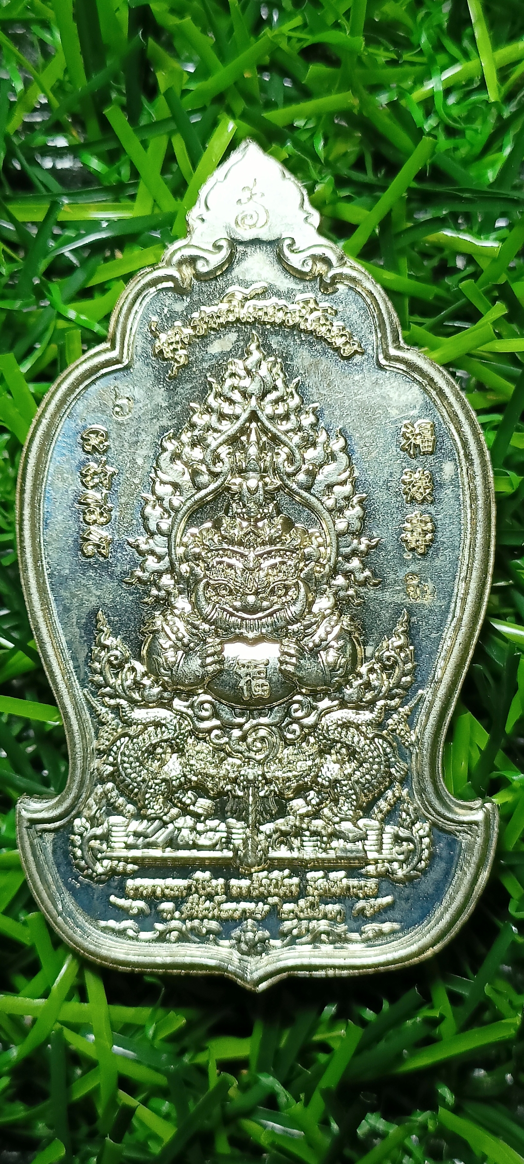 เหรียญท้าวเวสสุวรรณโณ รุ่นรวยโคตรโคตร หลวงตาขึม วัดบ้านผักขะ จ.ศรีสะเกษ เนื้ออัลปาก้า หน้ากากนวะ หมายเลข ๖