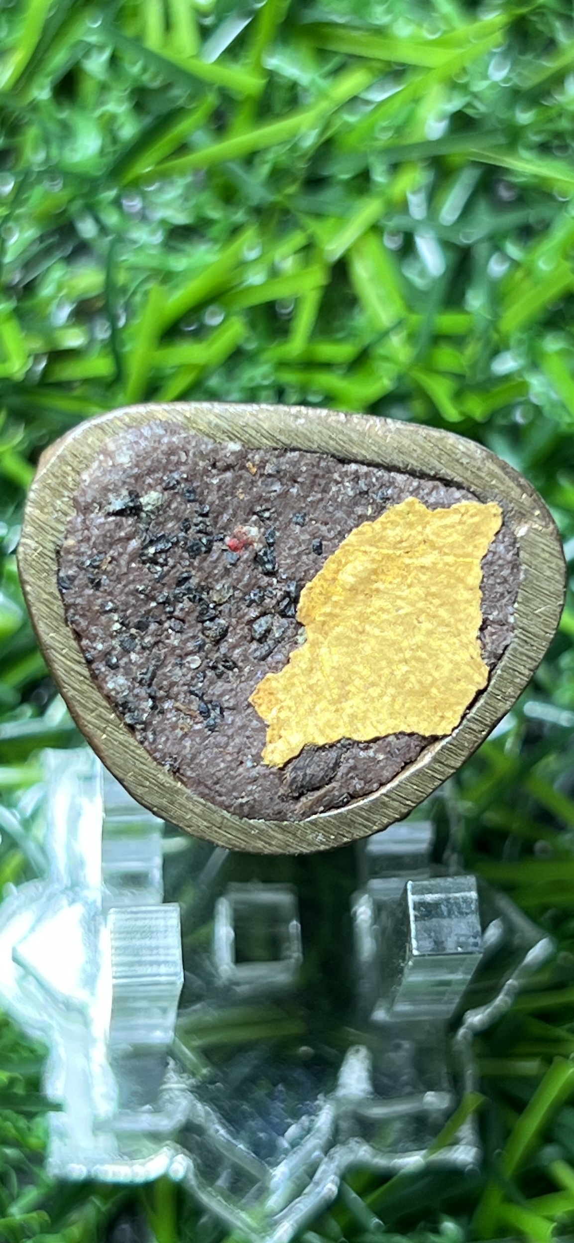 รูปหล่อลอยองค์ หลวงปู่ทวด เนื้อชนวนก้นอุดผงแร่และแผ่นทอง พระอาจารย์ต้อม วัดท่าสะแบง จ.ร้อยเอ็ด ปี 2556