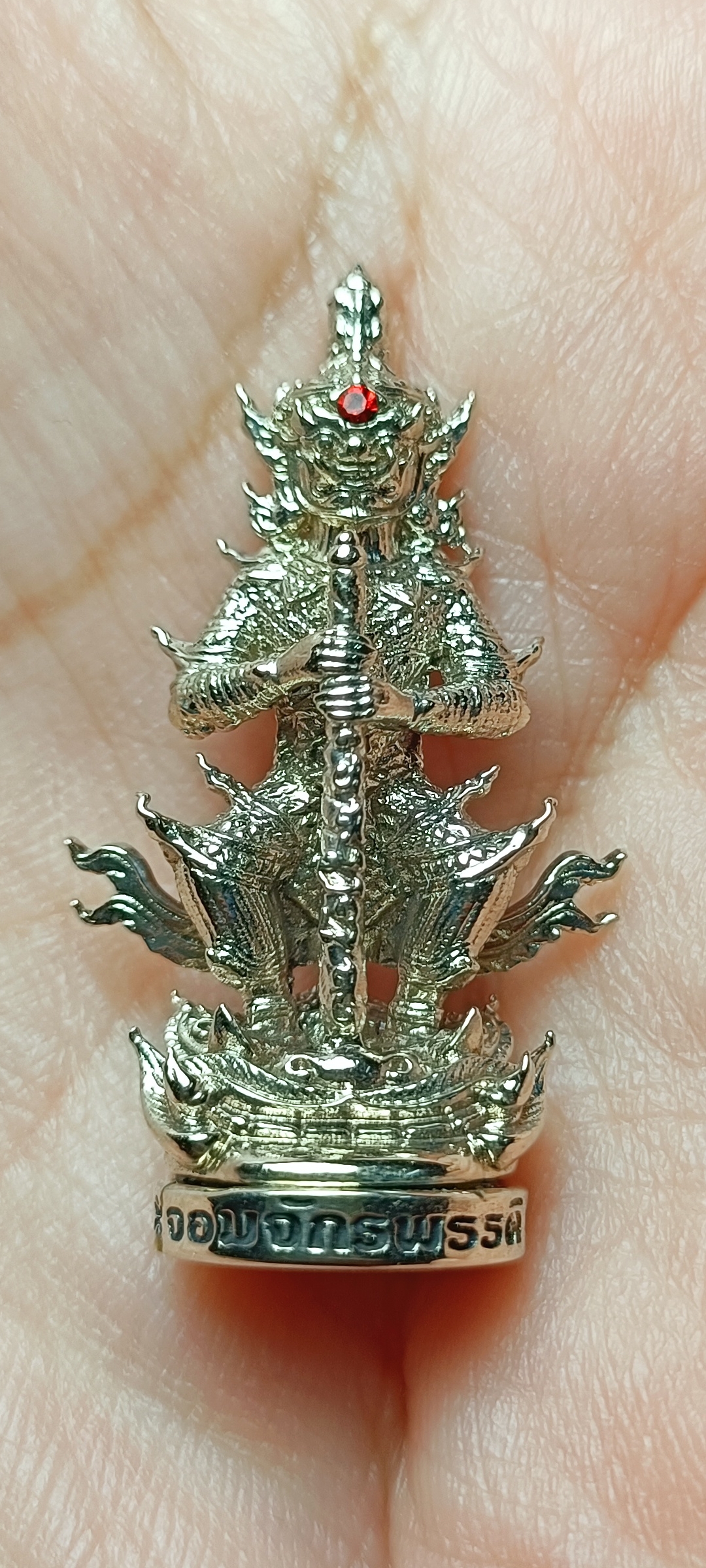 ท้าวเวสสุวรรณ รุ่น จอมจักรพรรดิ เนื้อทองขาว พระอาจารย์ อาคม วัดทุ่งพระ จ.สงขลา สูง 3.5cm.